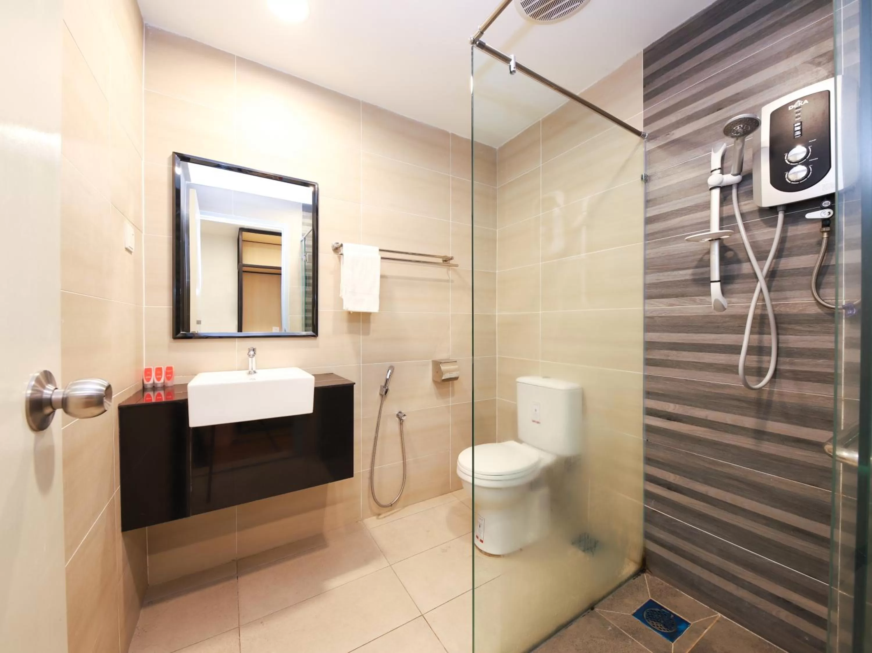Bathroom in Super OYO Capital O 1225 Agape Hotel Selayang