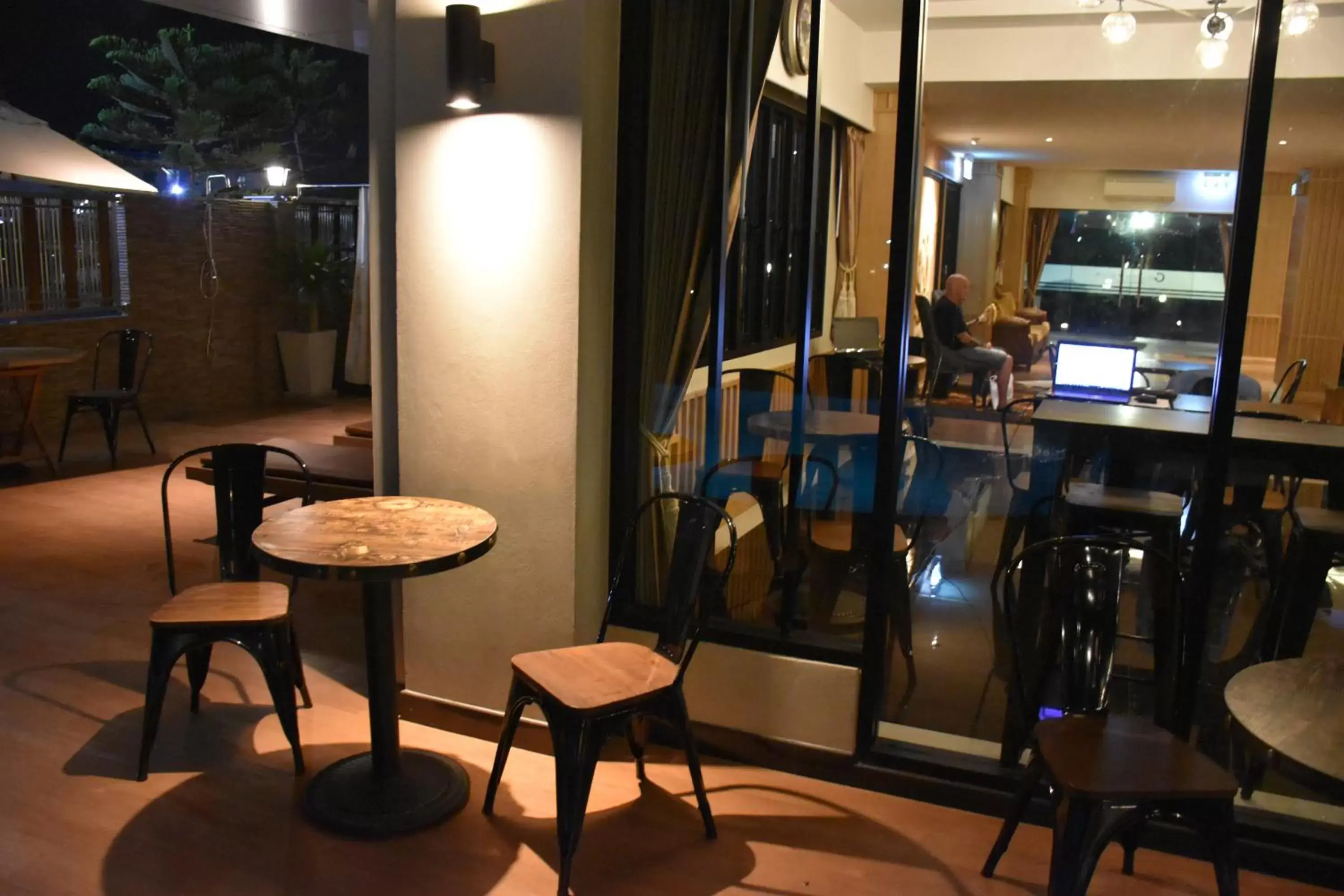 Lounge/Bar in Golden Foyer Suvarnabhumi Airport Hotel