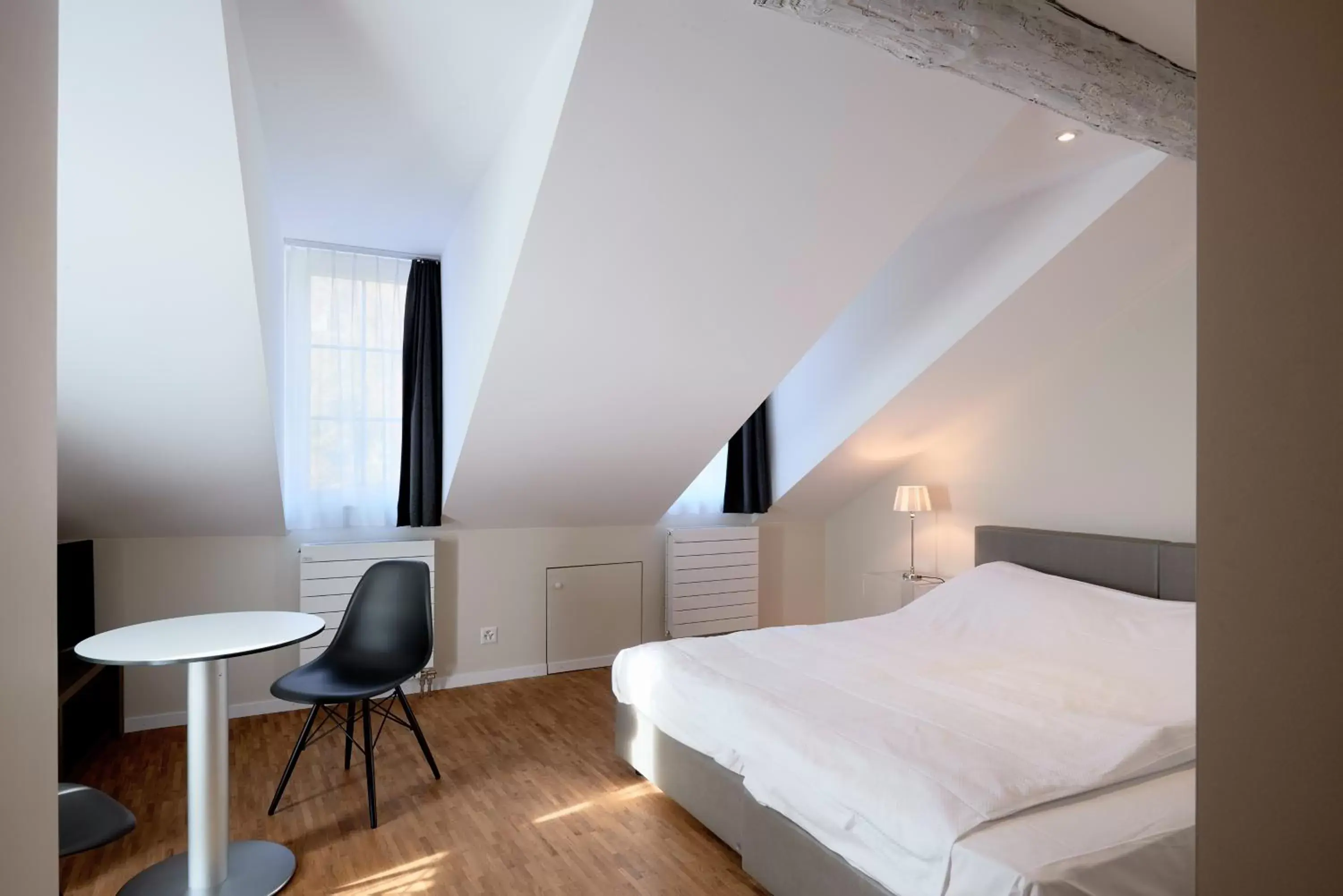 Dining area, Bed in Aparthotel Hine Adon Fribourg