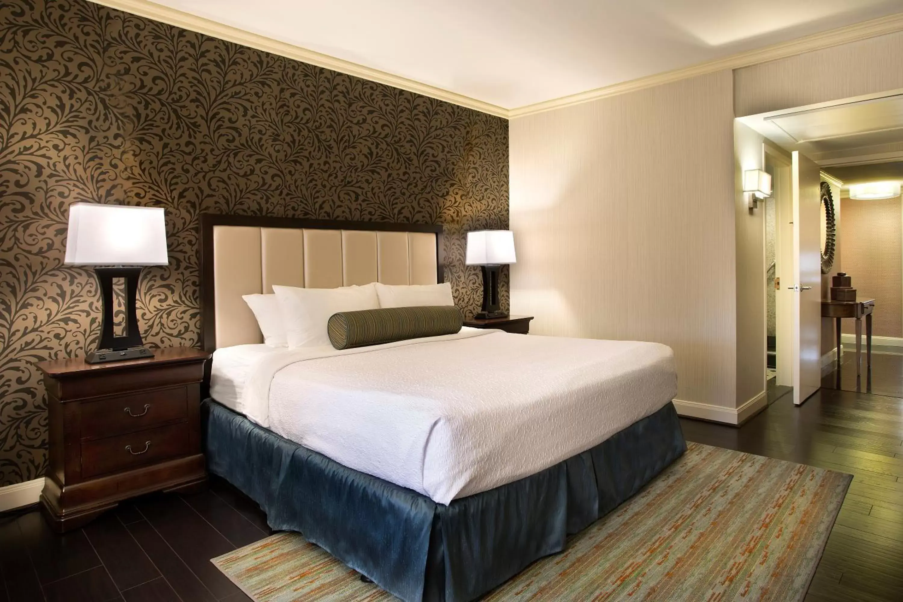 Bedroom, Bed in The Whitehall Houston