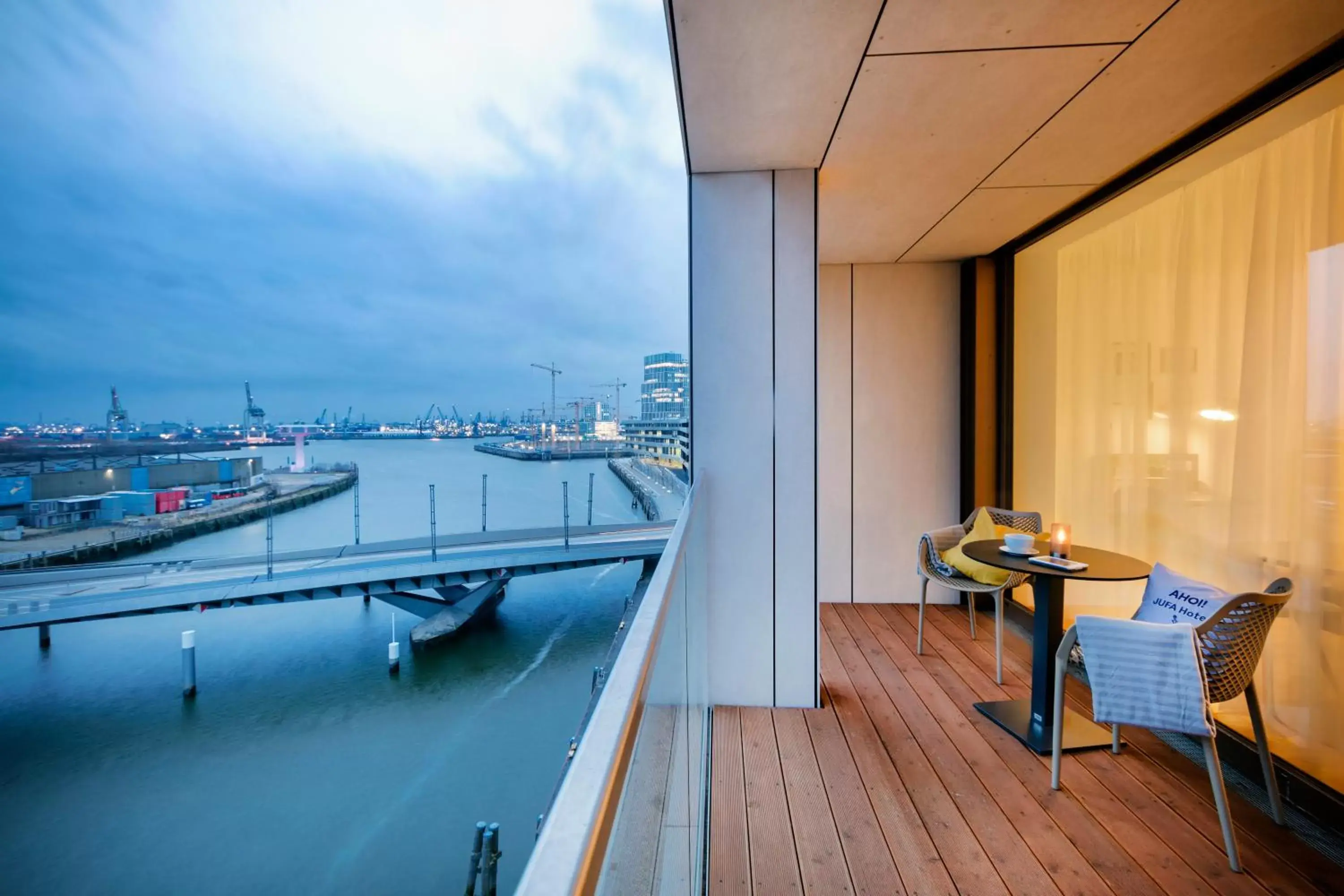 Comfort Suite (3 Adults) in JUFA Hotel Hamburg HafenCity Comfort Suite (3 Adults) in JUFA Hotel Hamburg HafenCity