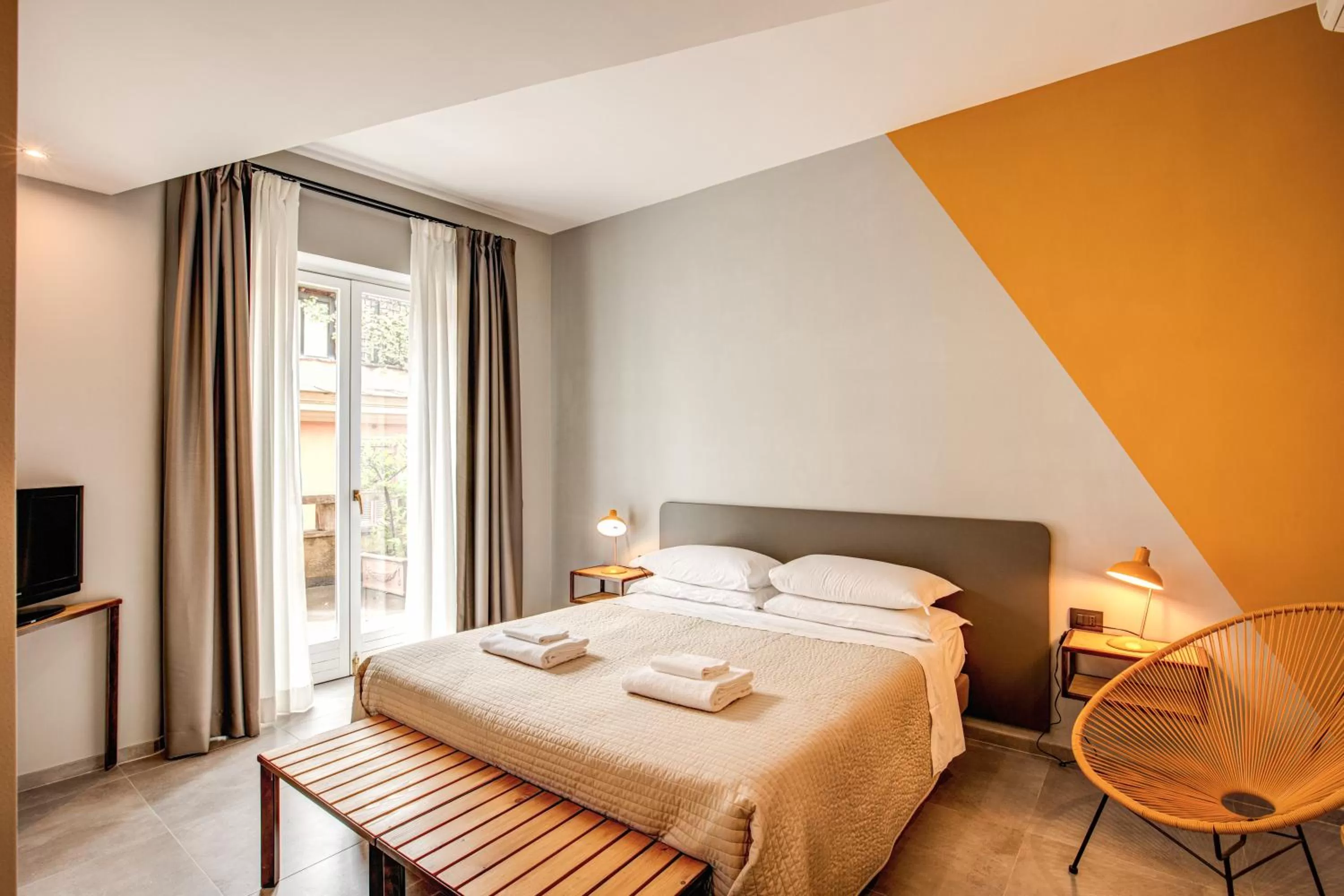 Shower, Bed in Hotel King