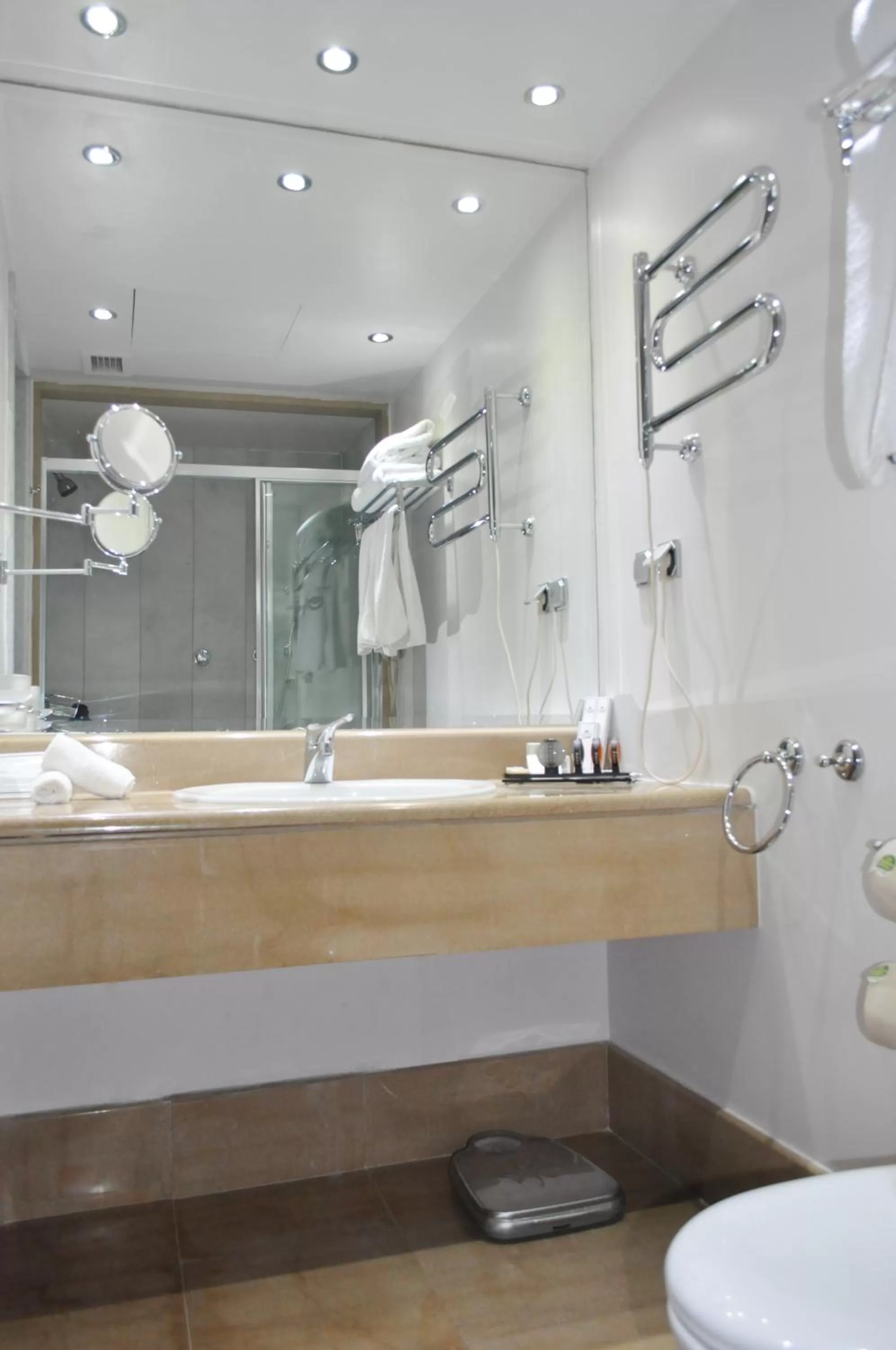 Bathroom in Capsis Bristol Boutique Hotel