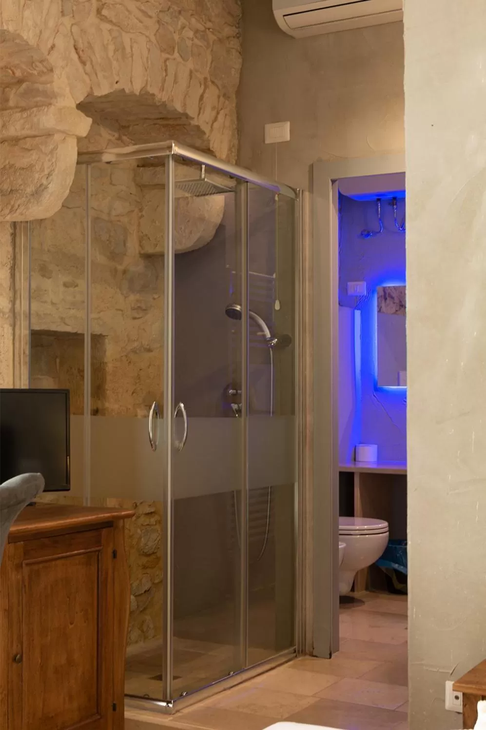 Shower in Graffiti Living - Affittacamere