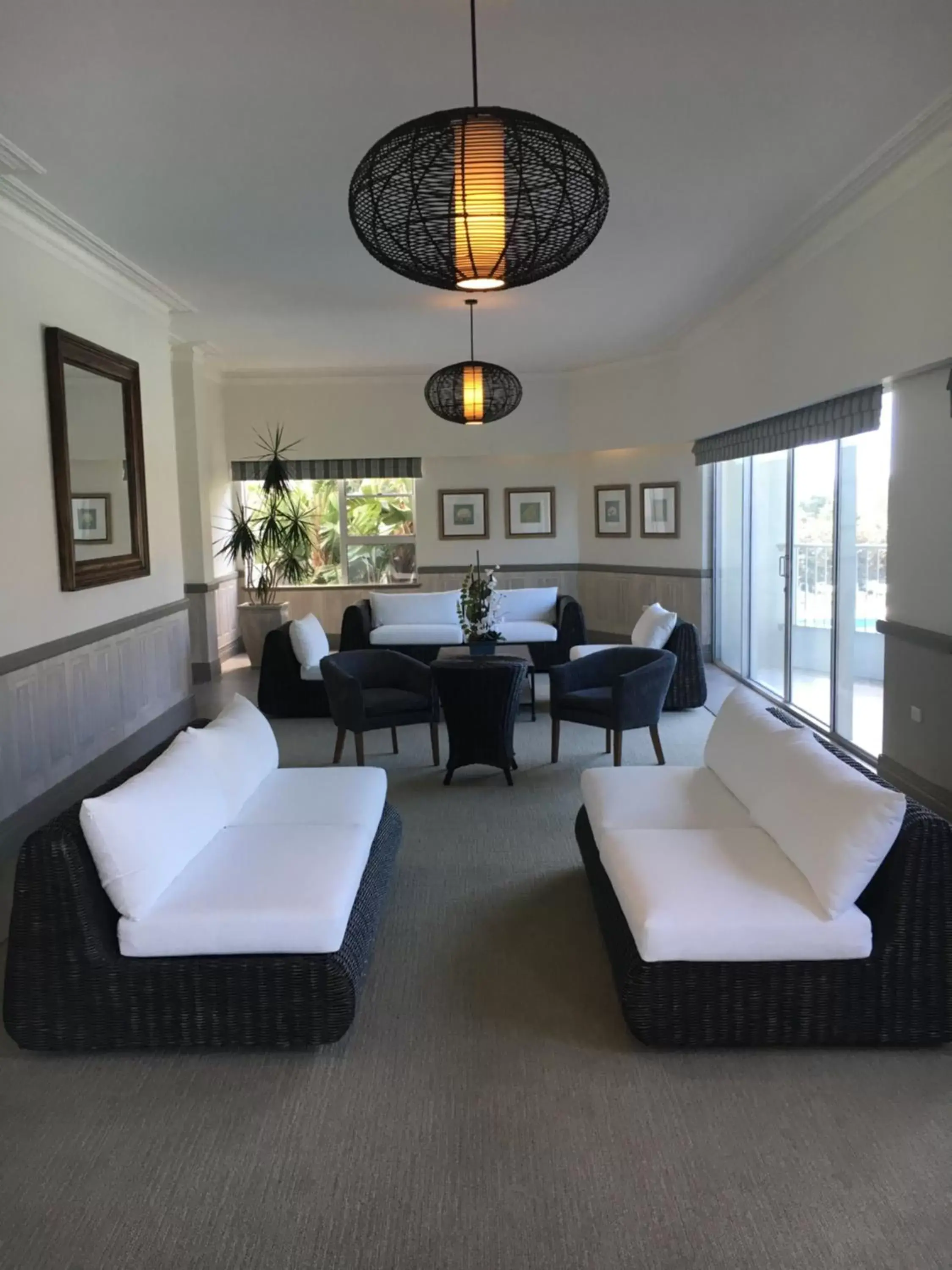 Lobby or reception, Seating Area in Pacific Plaza Apartments