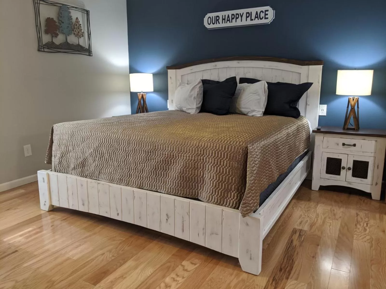 Bed in Heidi Motel - Helen