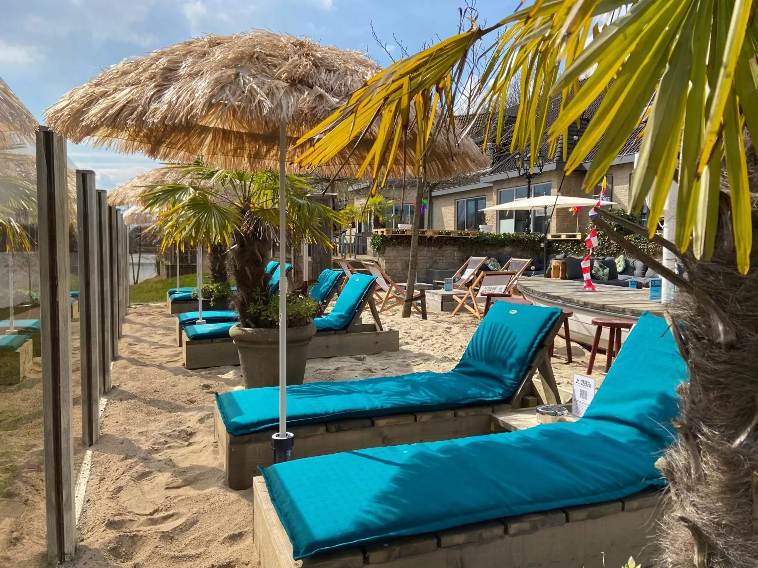 Restaurant/places to eat, Beach in Hotel Buenos