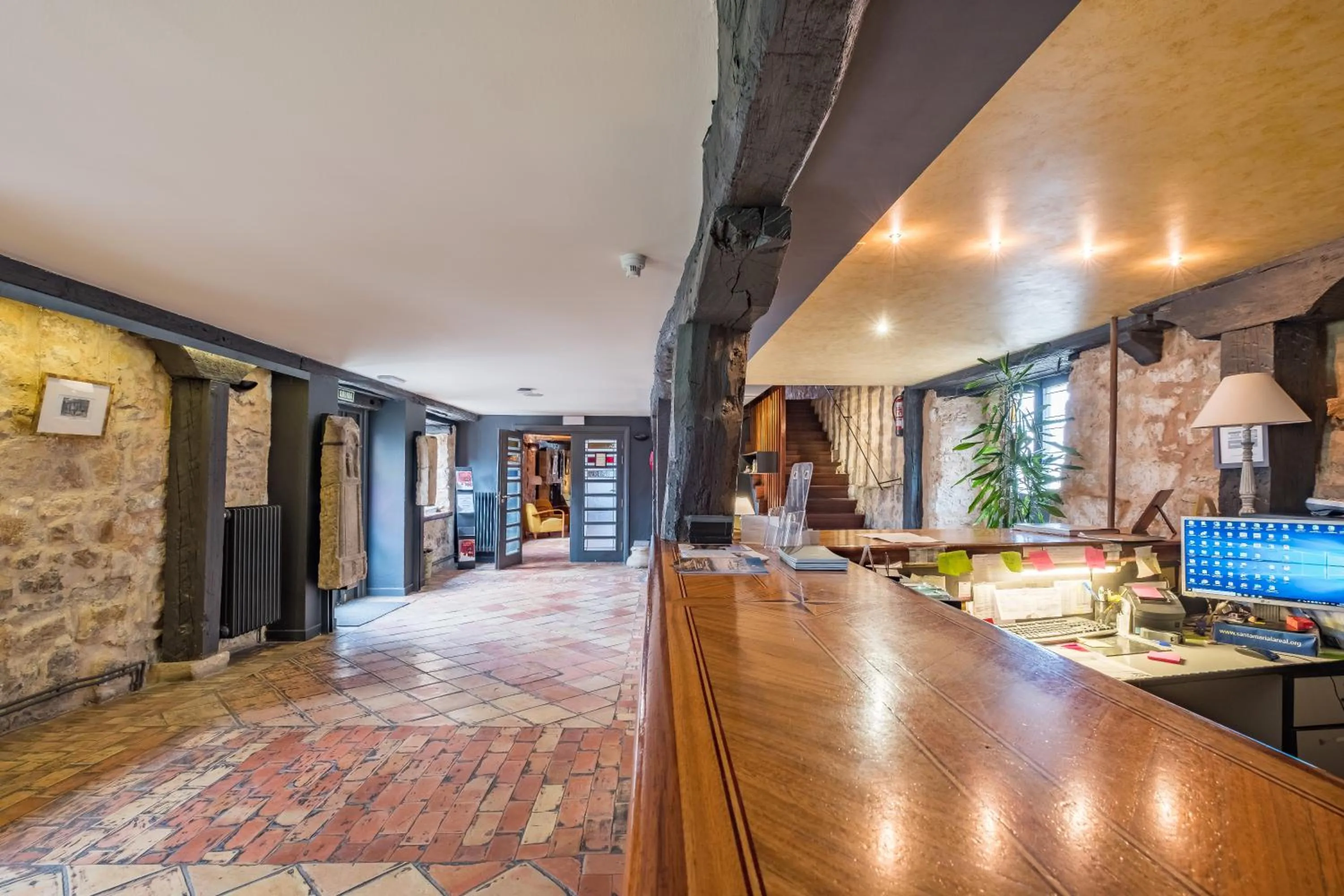 Lobby or reception in Hotel Posada Santa Maria la Real
