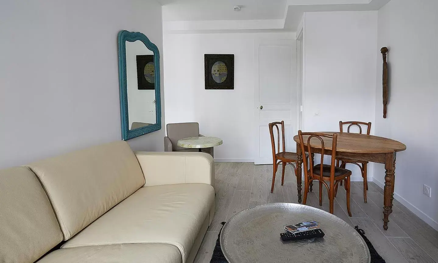 Living room, Seating Area in Appart'Hôtel de Paris