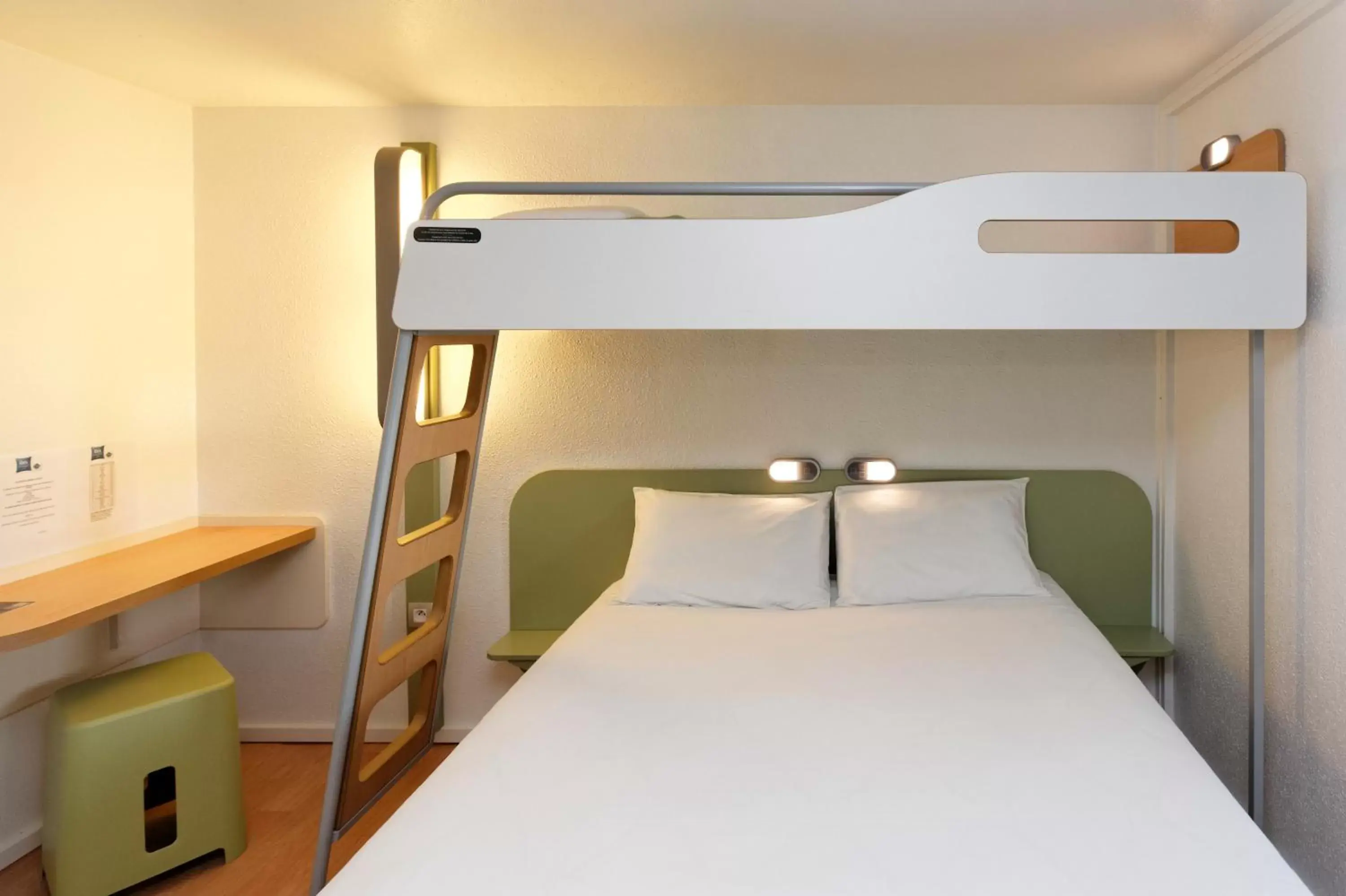 Bed, Bunk Bed in ibis budget Lorient Caudan