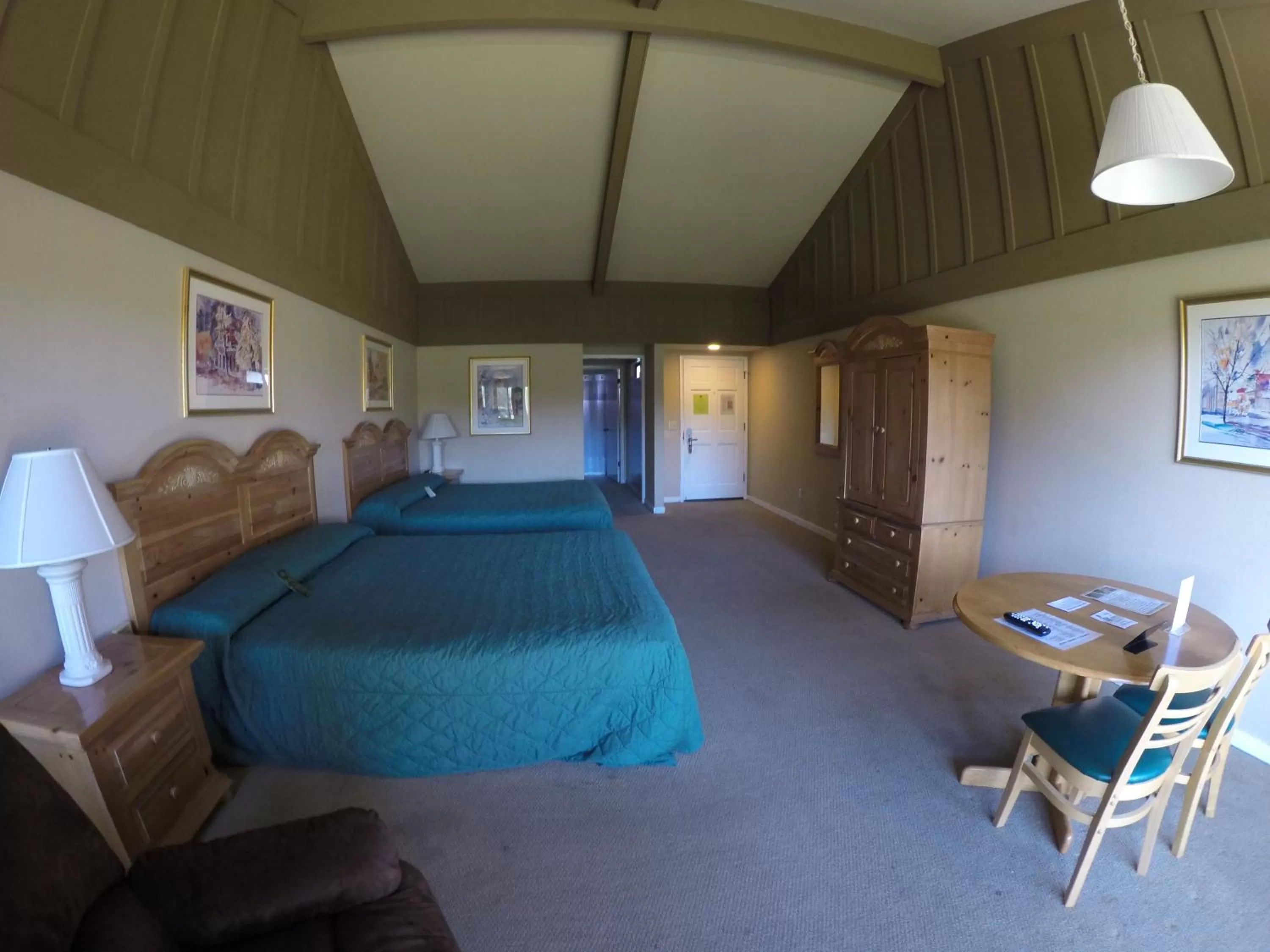 Photo of the whole room, Bed in Ridgemark Golf Club and Resort