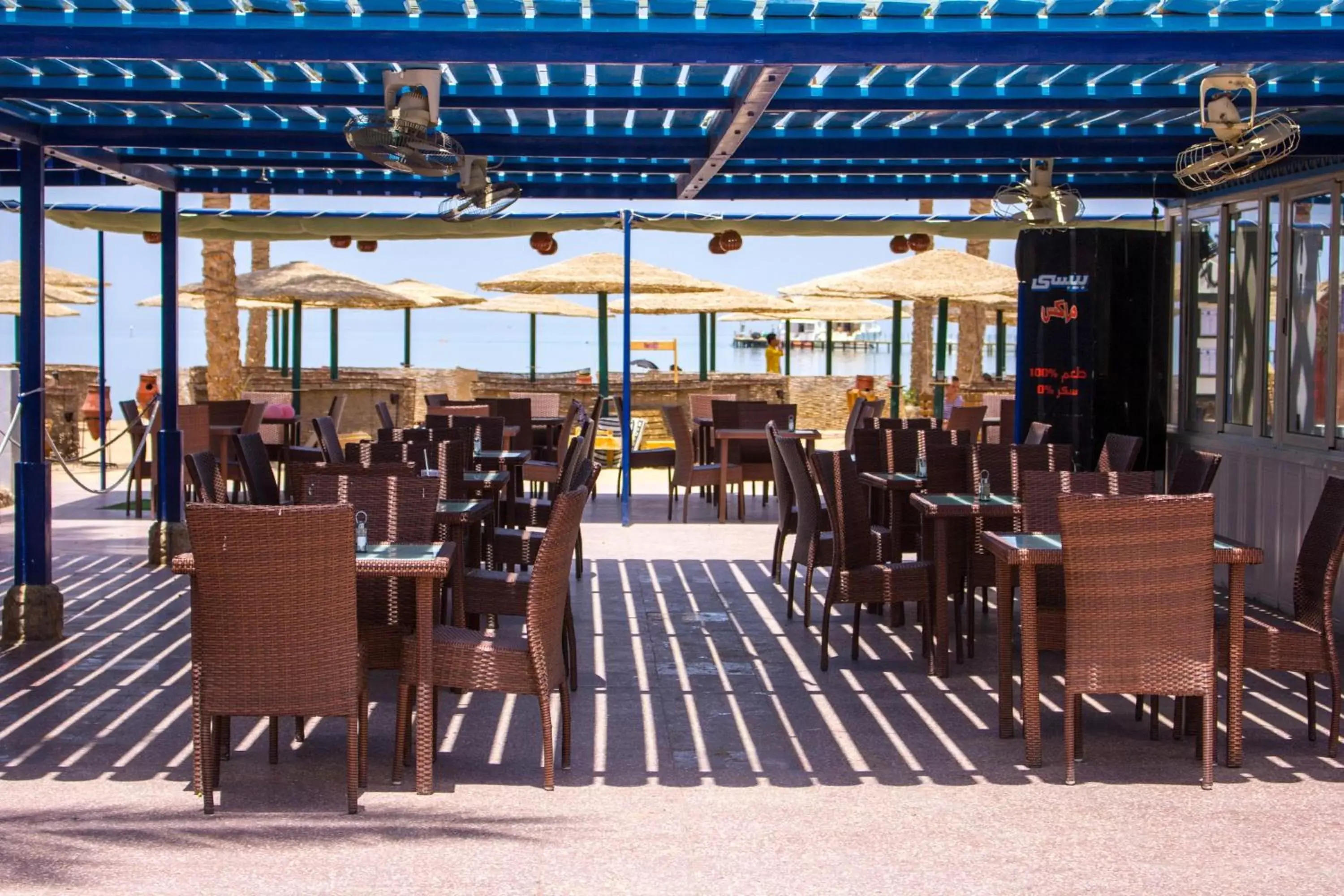 Restaurant/Places to Eat in Golden Beach Resort