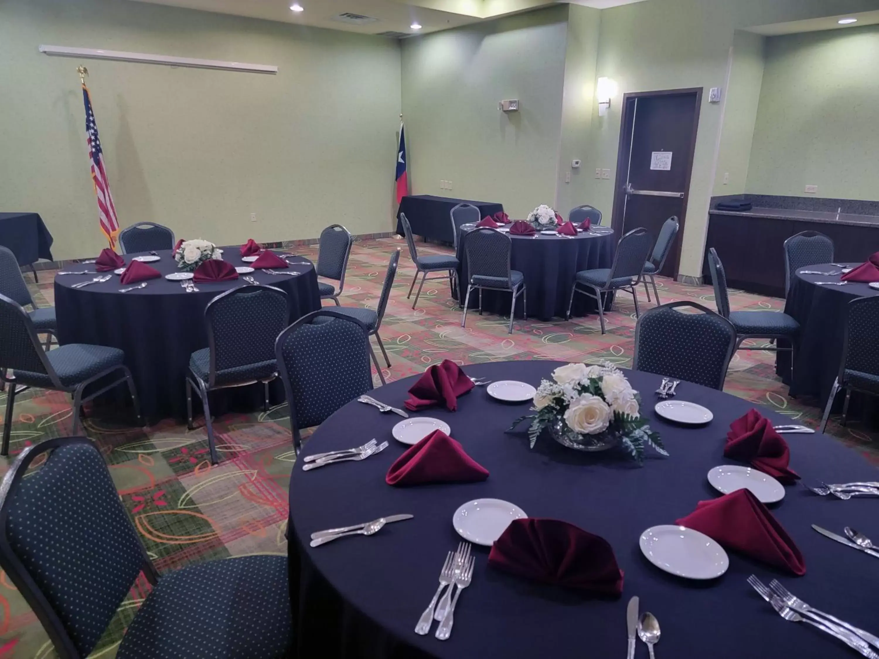 Meeting/conference room, Restaurant/Places to Eat in Holiday Inn Garland, an IHG Hotel