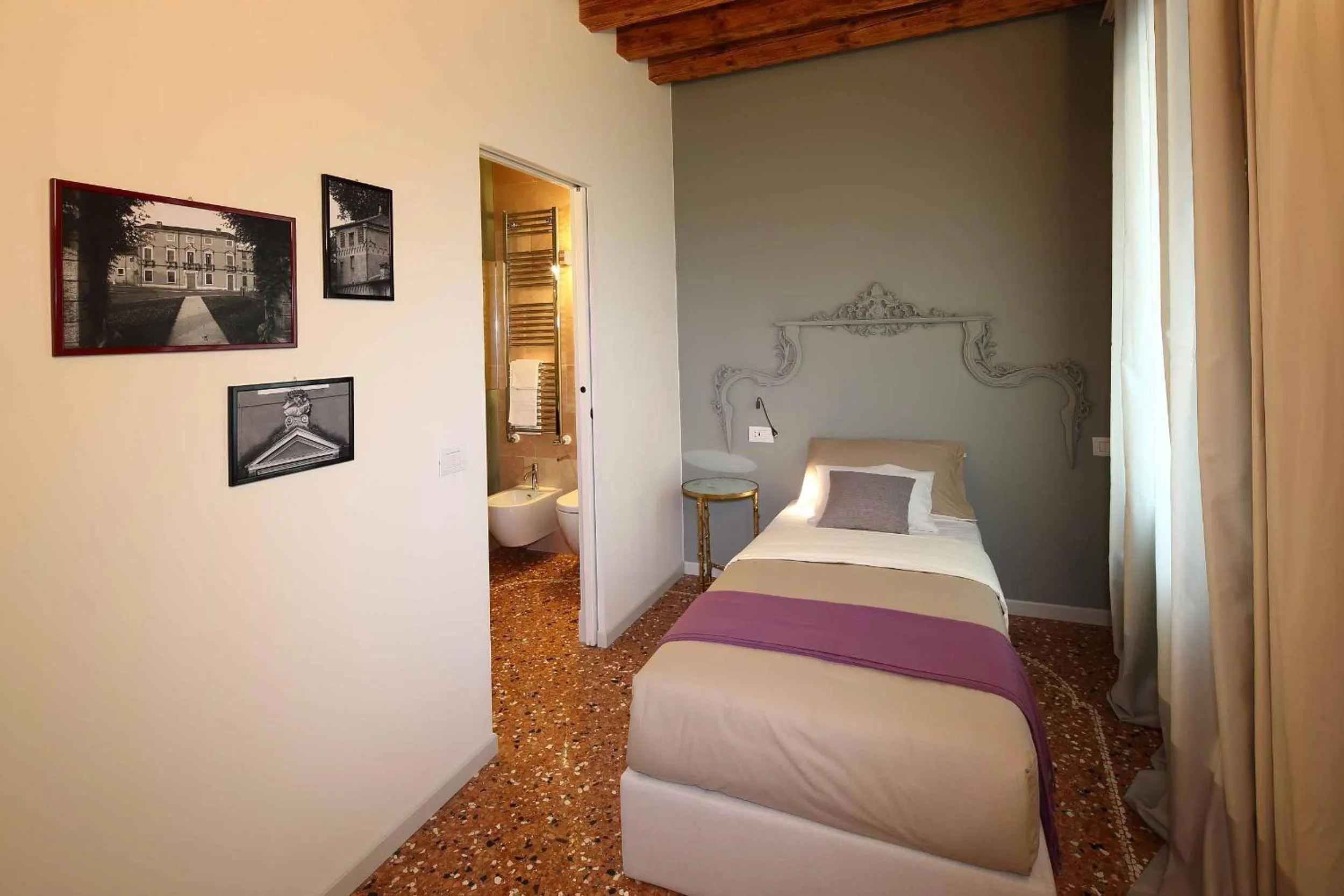 Bathroom, Bed in Le Andrianelle
