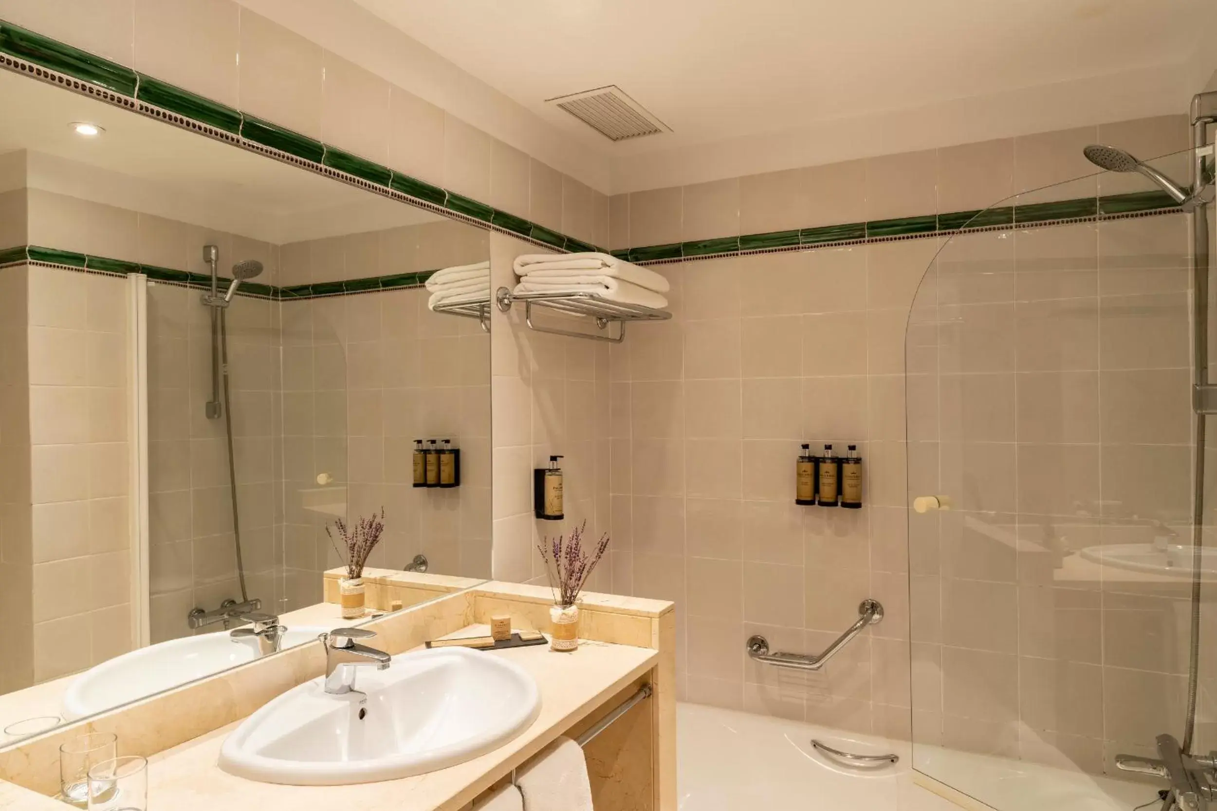 Bathroom in Parador de Teruel