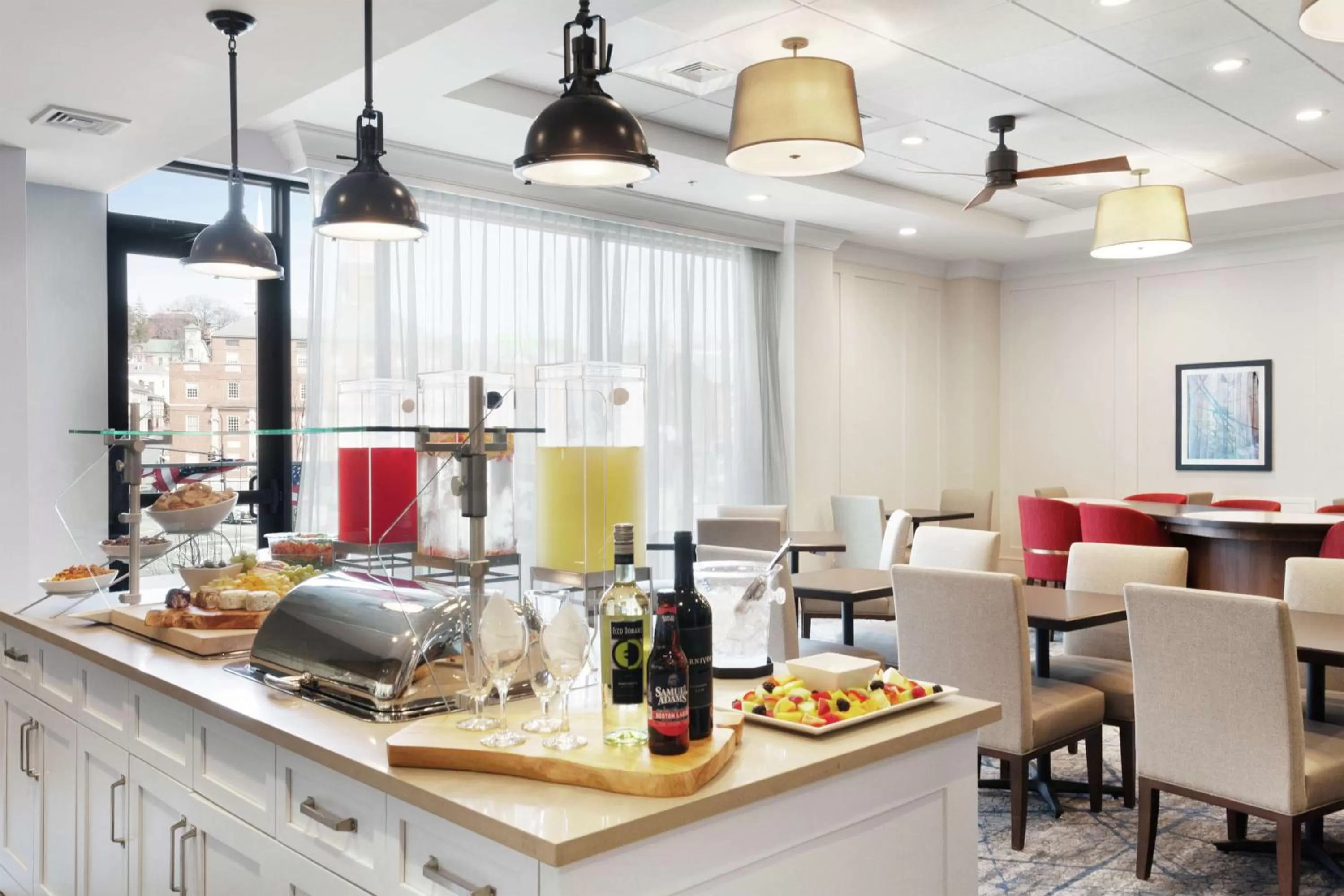 Dining area in Homewood Suites by Hilton Providence Downtown