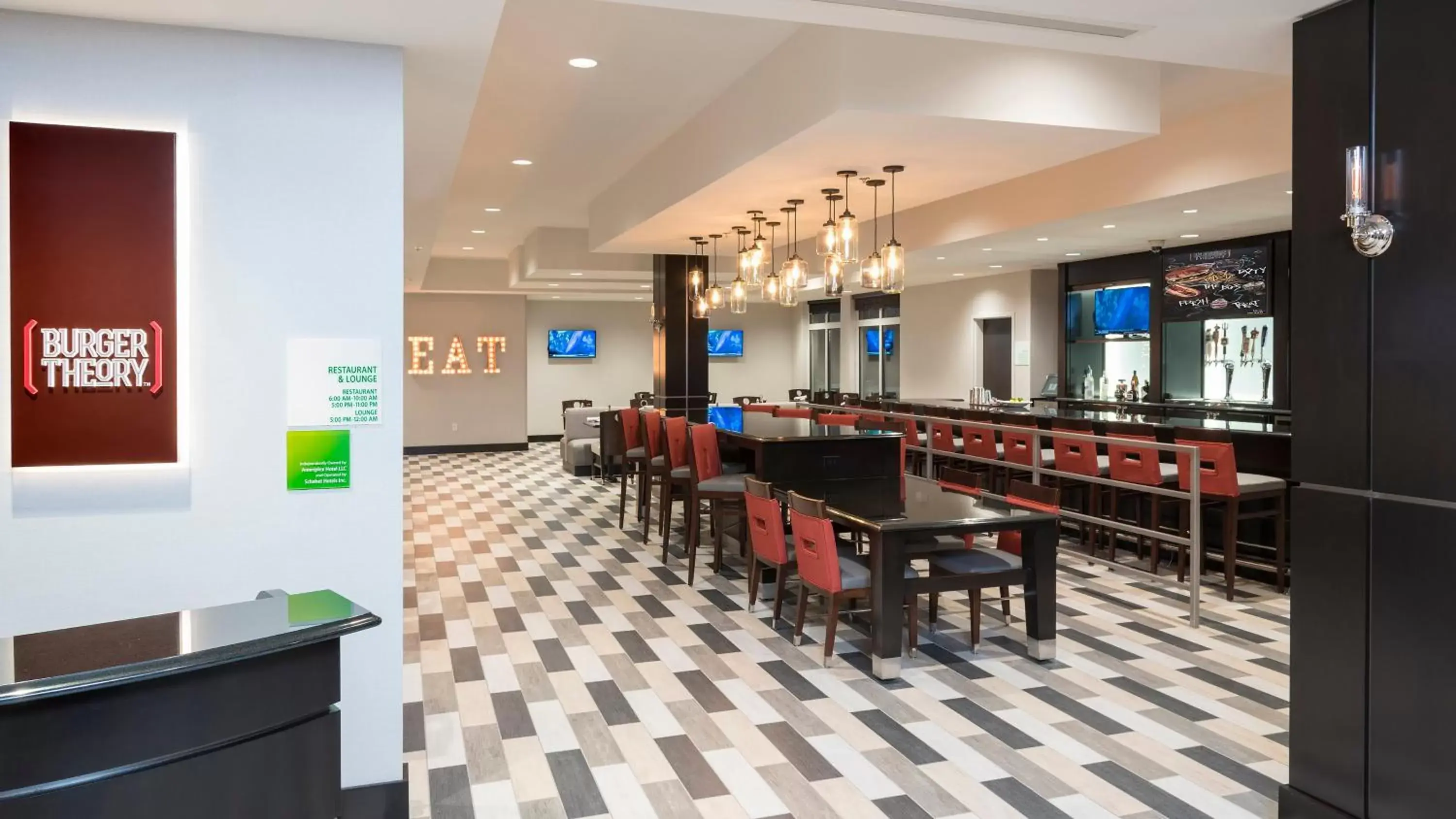 Property building, Restaurant/Places to Eat in Holiday Inn Indianapolis Airport, an IHG Hotel