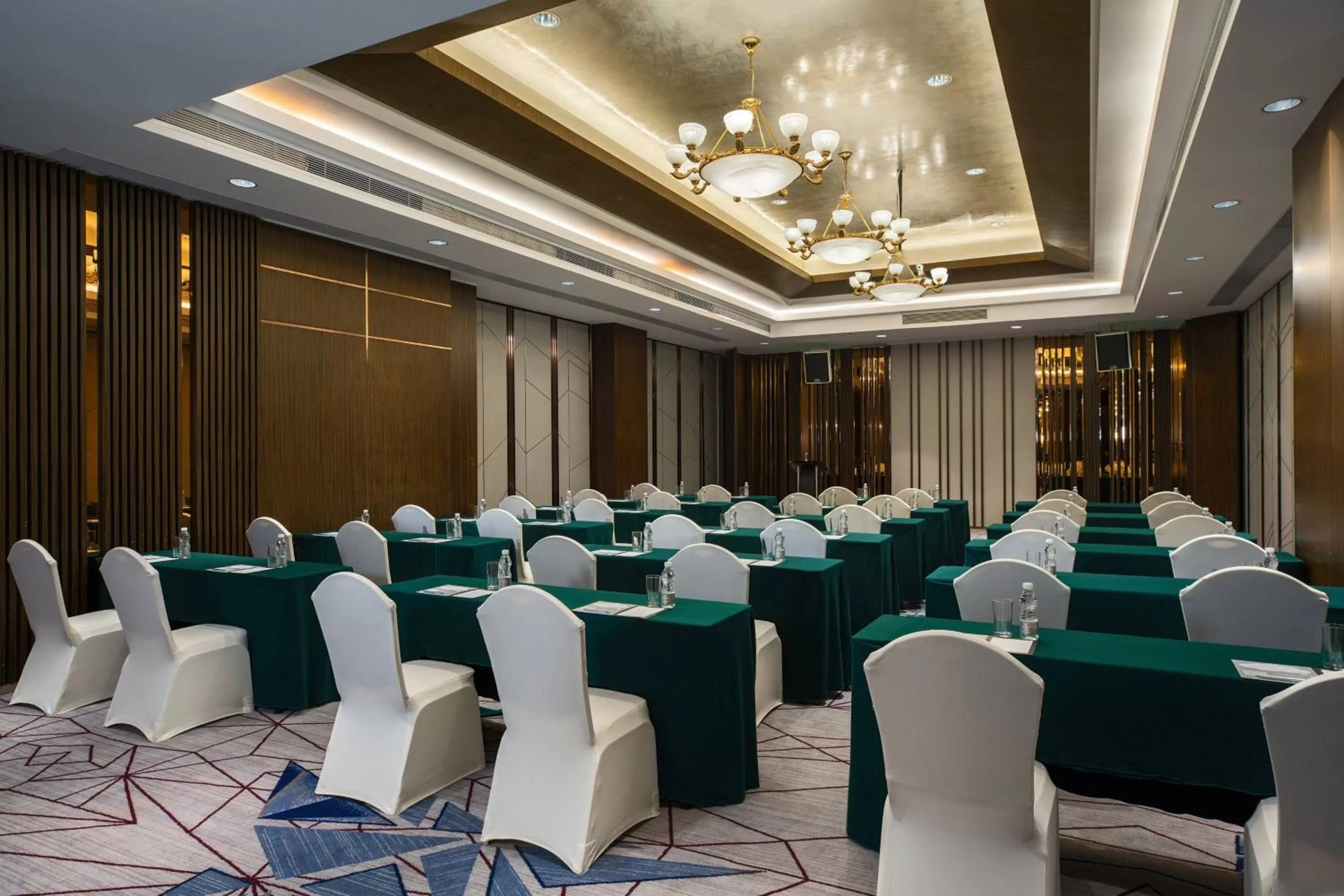 Meeting/conference room in Renaissance Shenzhen Luohu Hotel