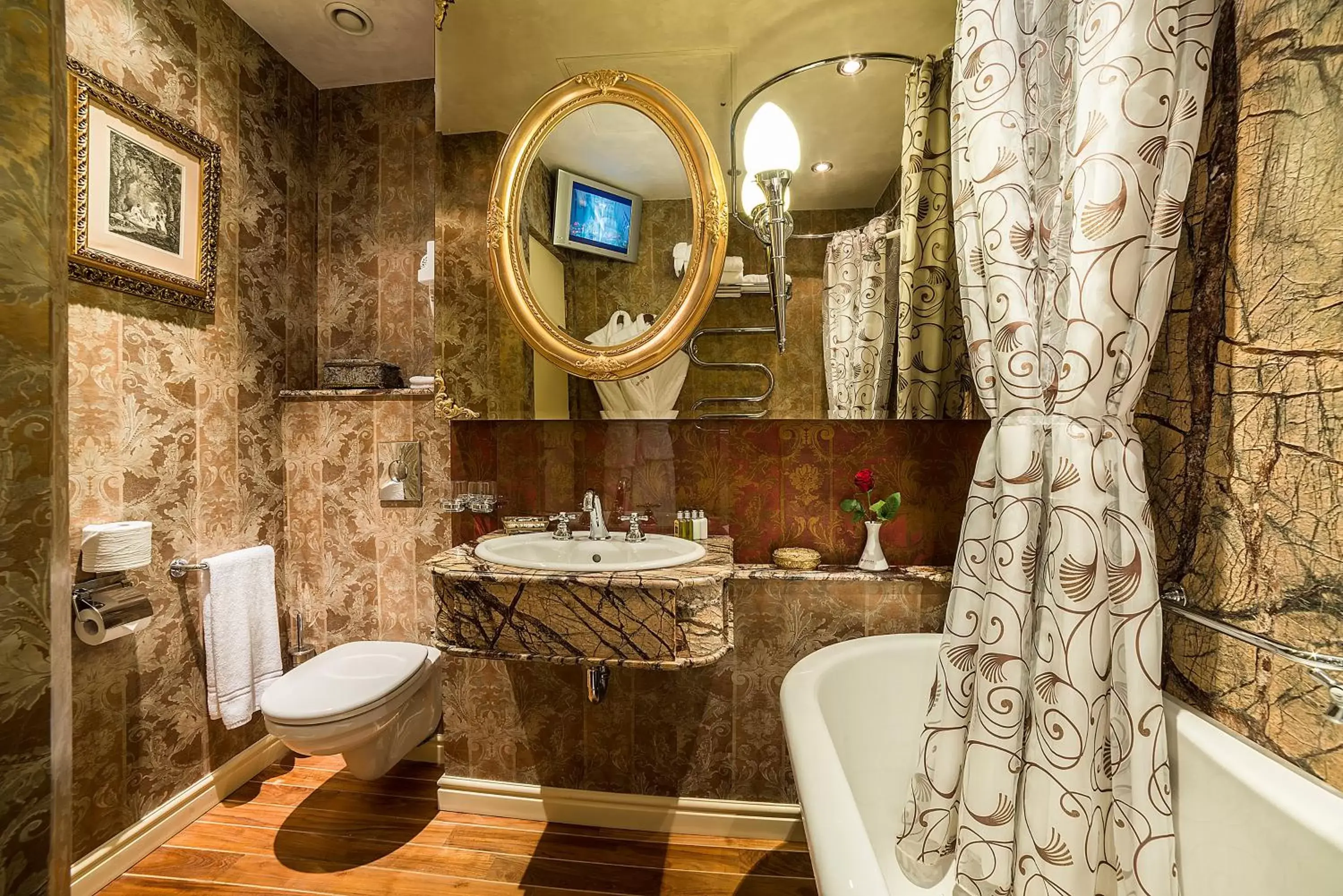 Bathroom in Imperial Hotel & Restaurant