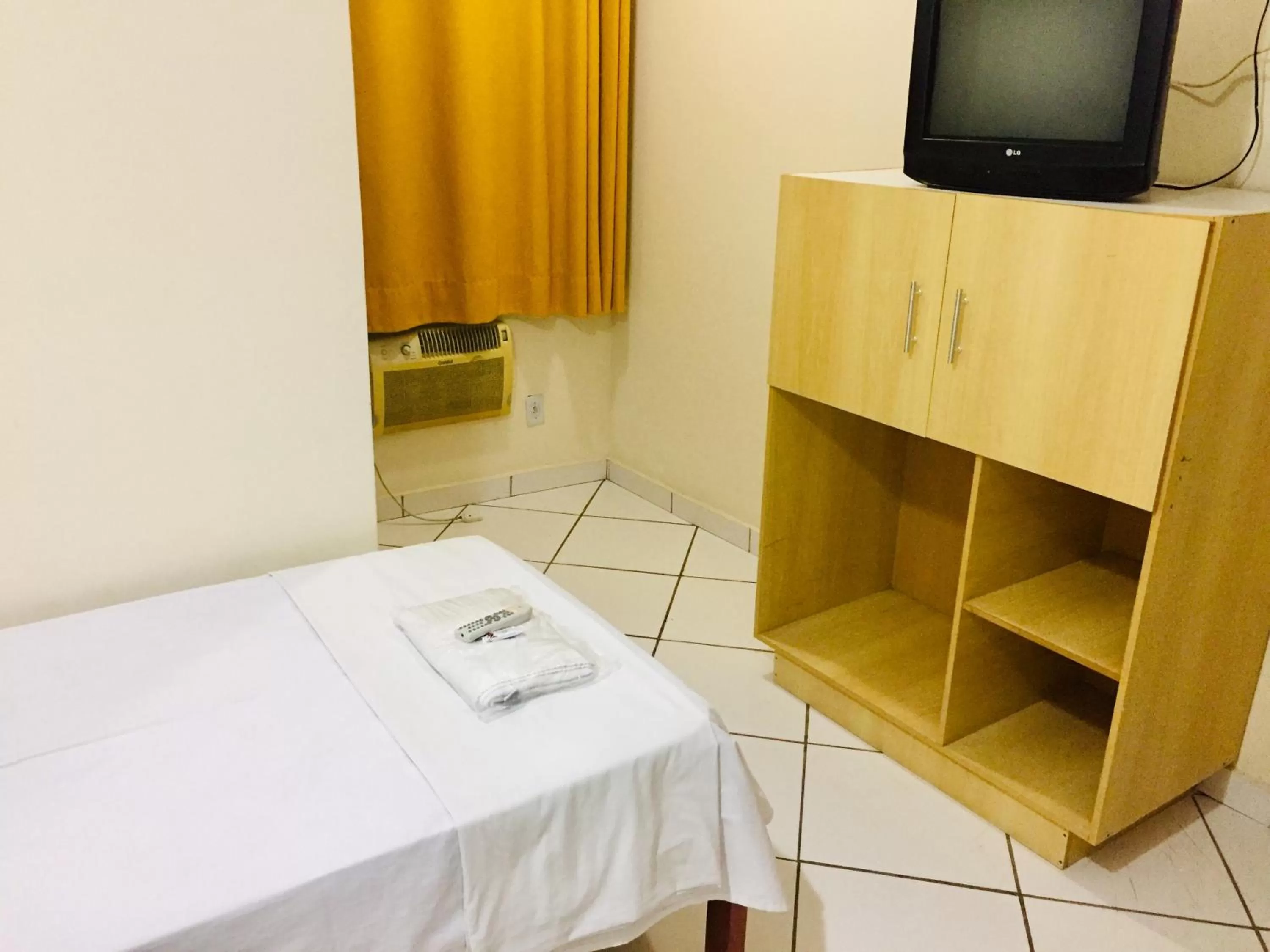 Bed in Hotel Oliveira