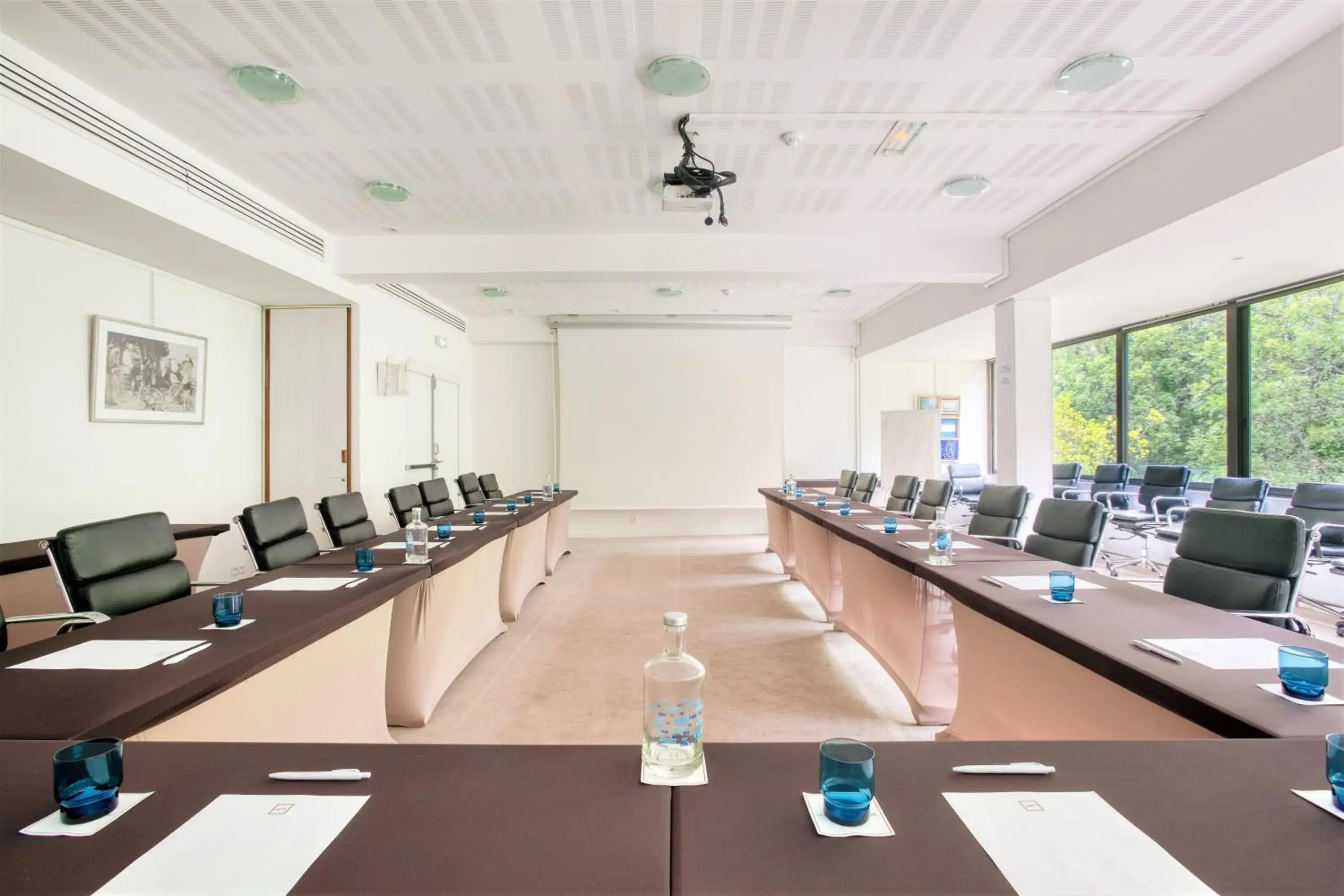 Meeting/conference room in Hotel Restaurant La Vague de Saint Paul & Spa