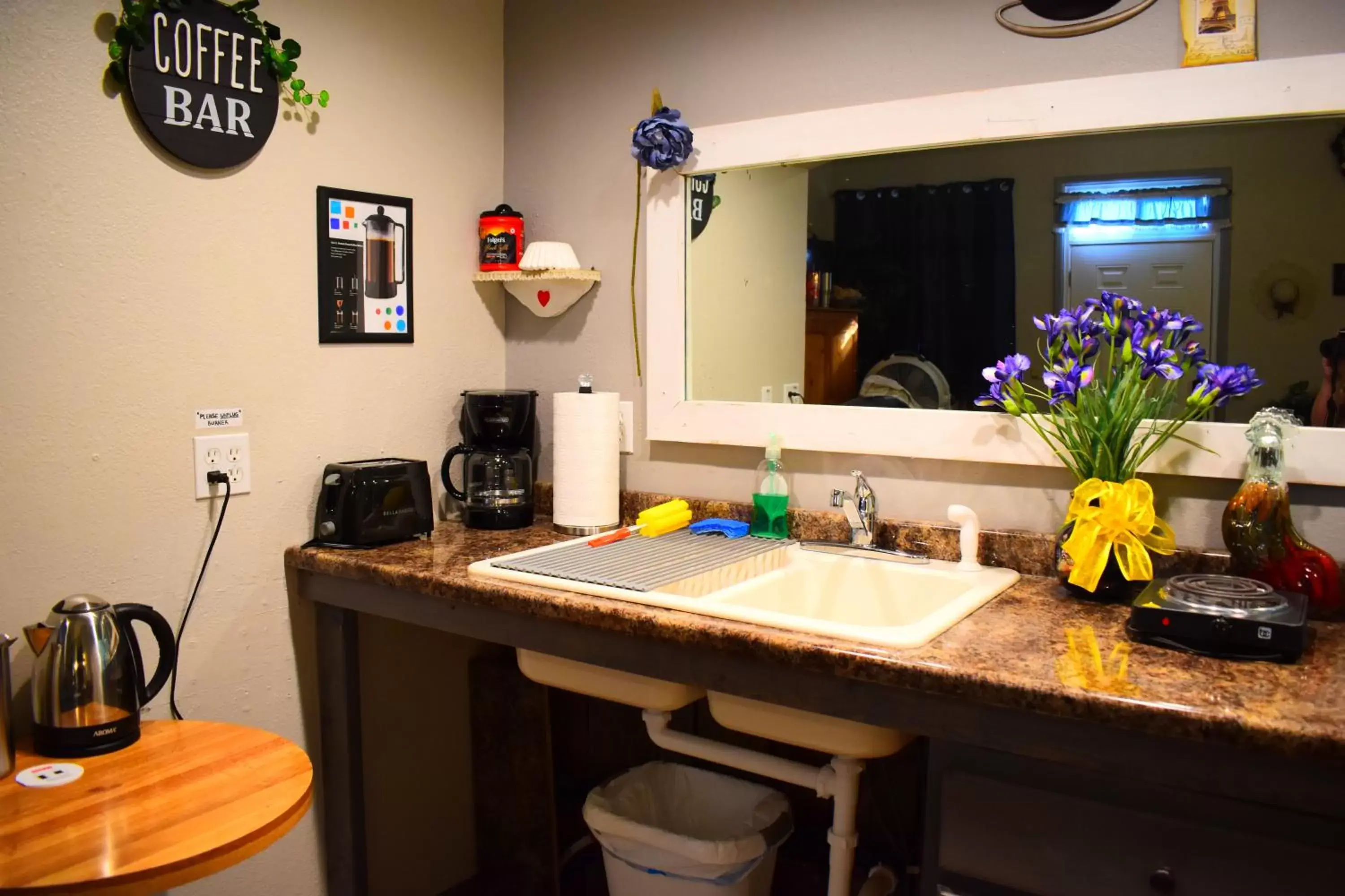 Kitchen or kitchenette in Salmon River Inn