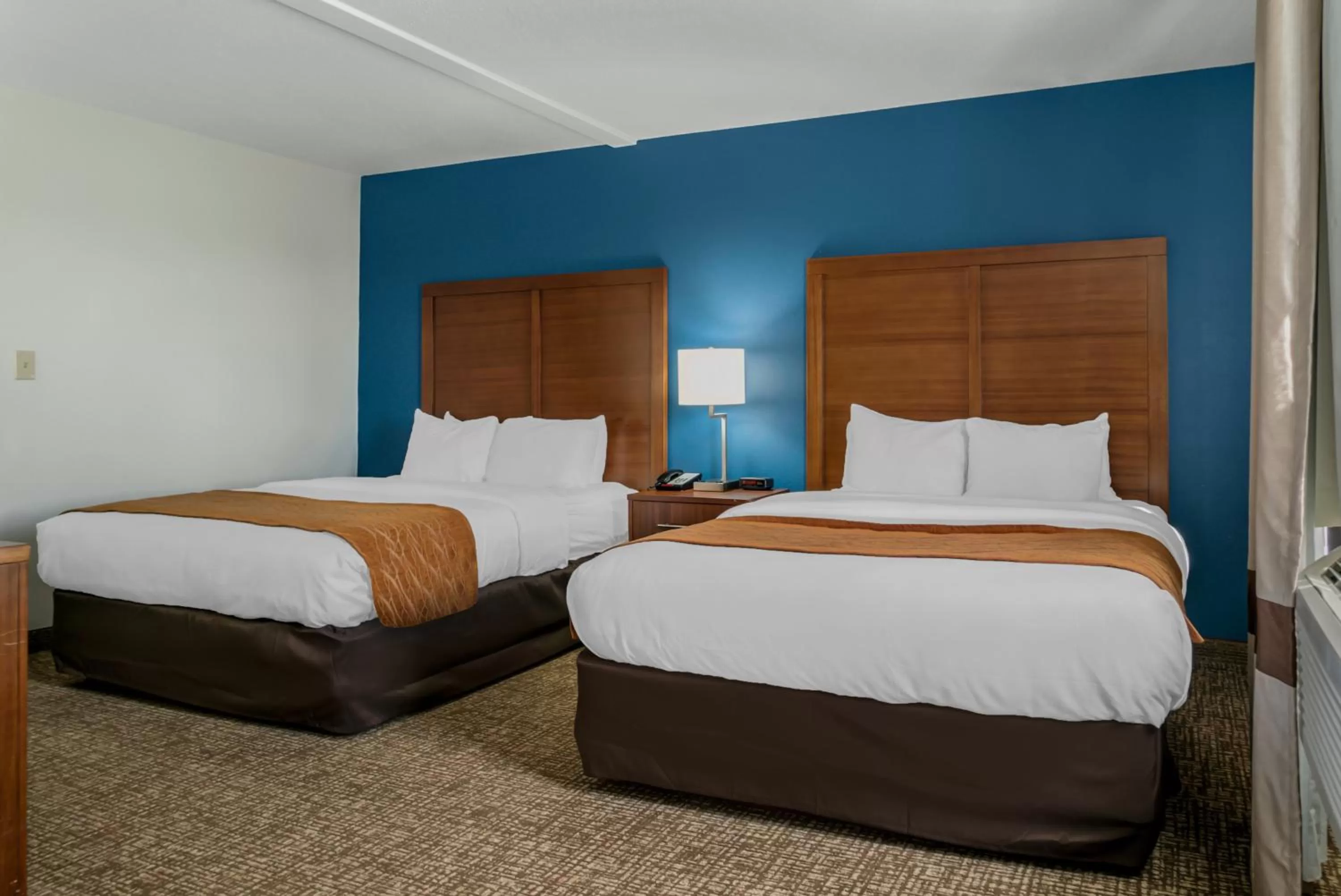 Bed in Comfort Inn East Oregon - Toledo