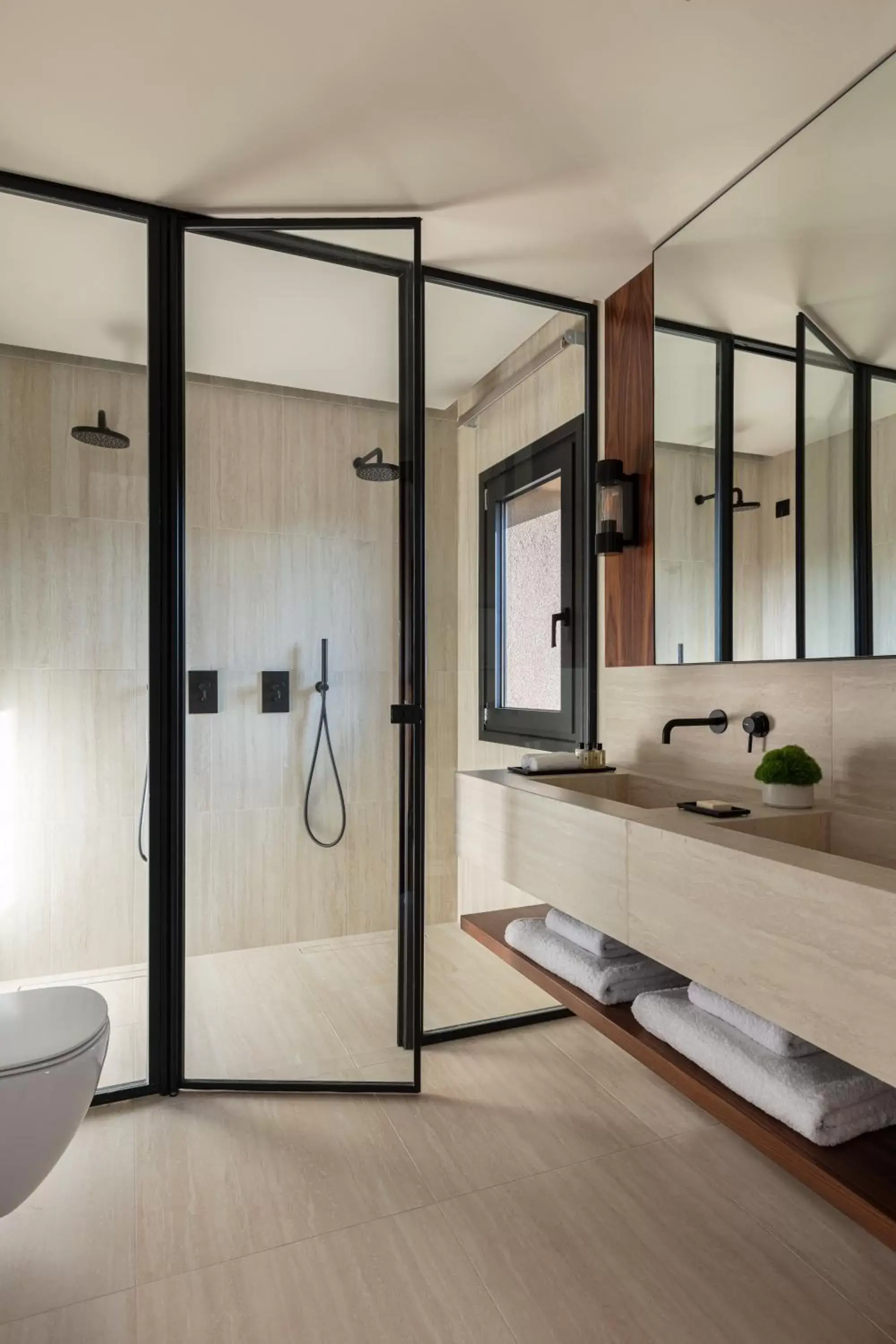 Shower, Bathroom in The Lynx Mountain Resort