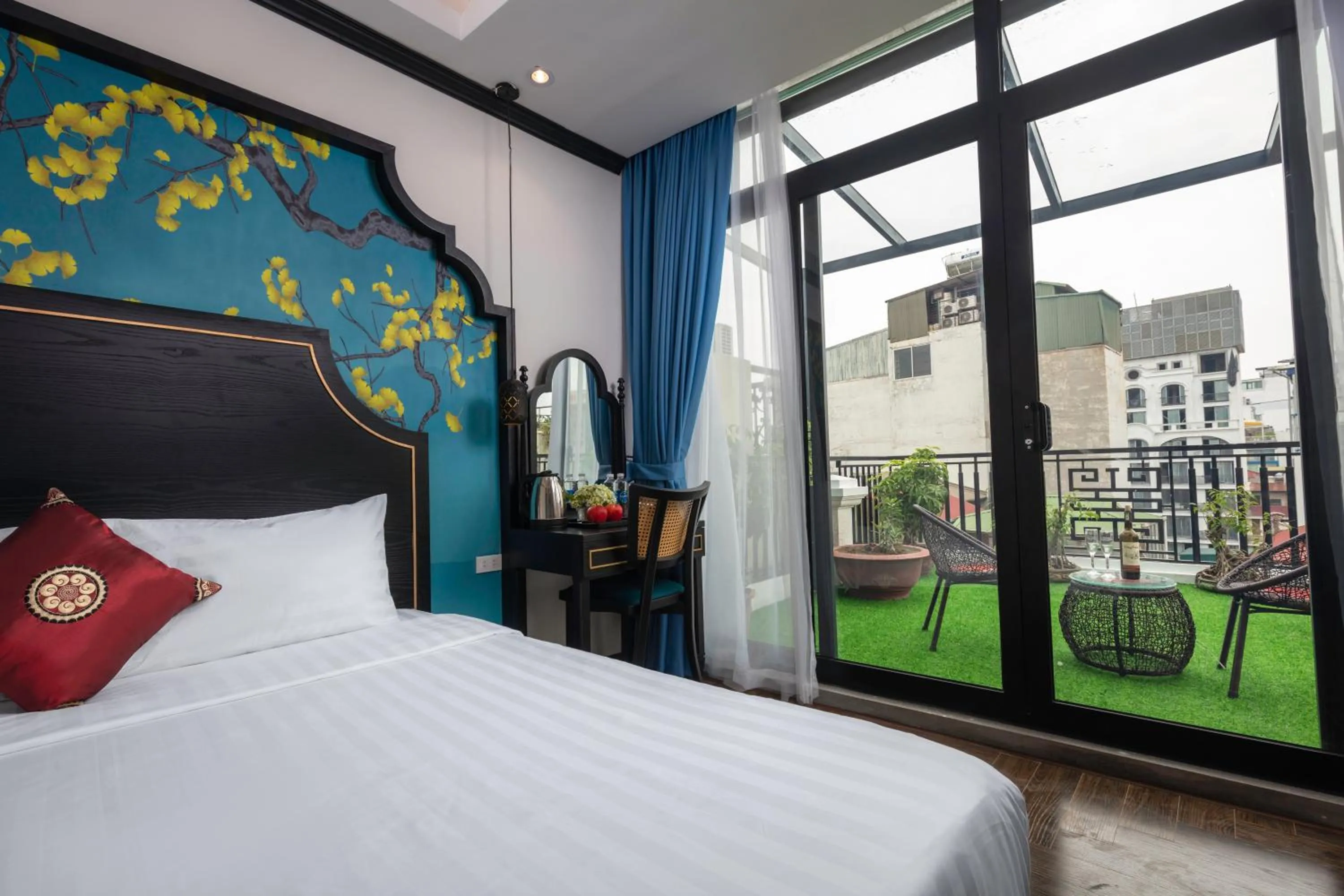 View (from property/room), Bed in Queen Light Hotel - Ha Noi Old Quater