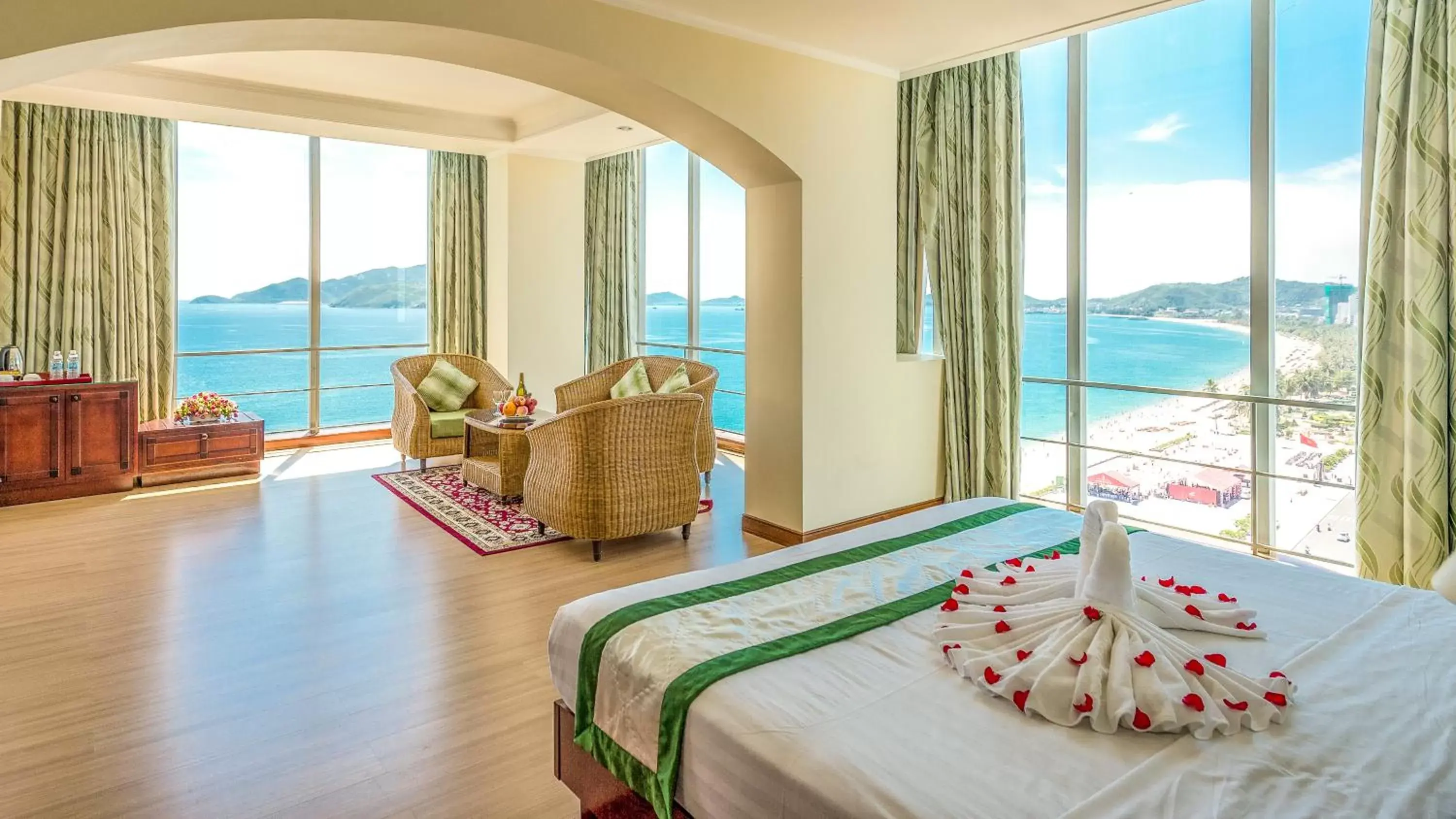 Suite with Ocean View in Nha Trang Lodge Hotel