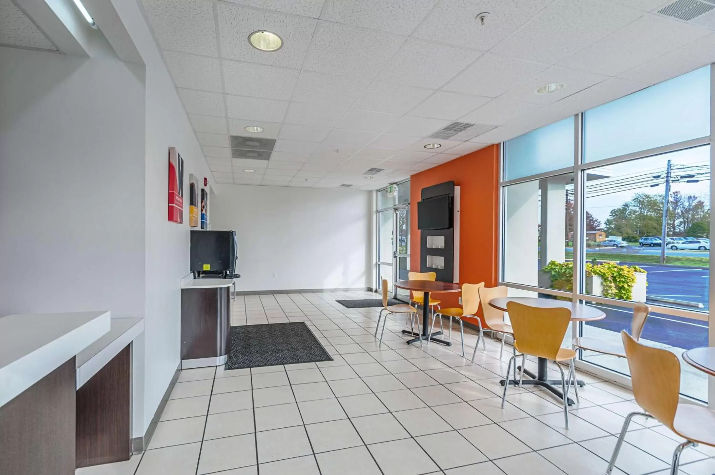 Lobby or reception, Restaurant/Places to Eat in Motel 6-Winchester, VA