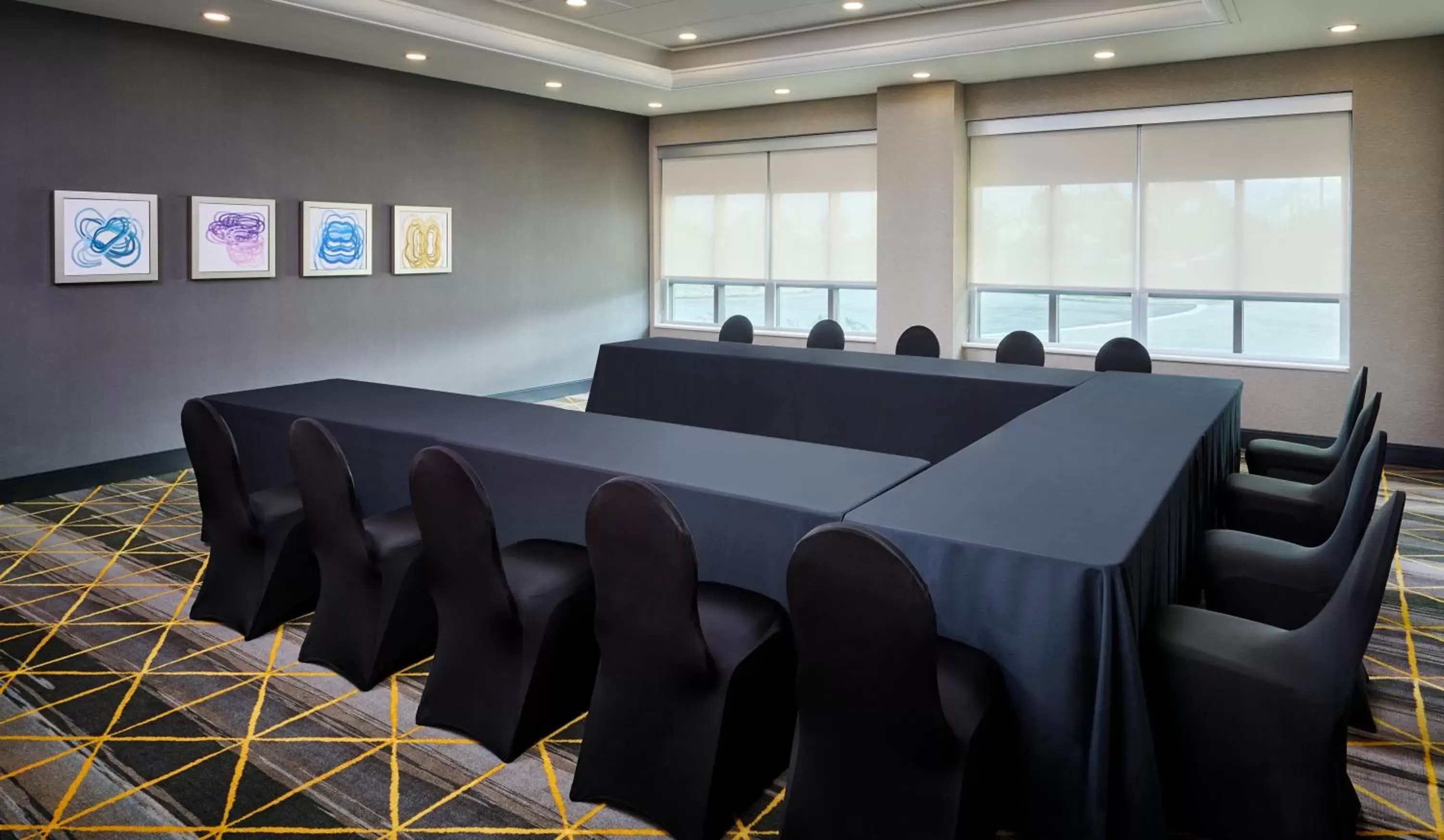 Meeting/conference room in Holiday Inn & Suites Oakville at Bronte, an IHG Hotel