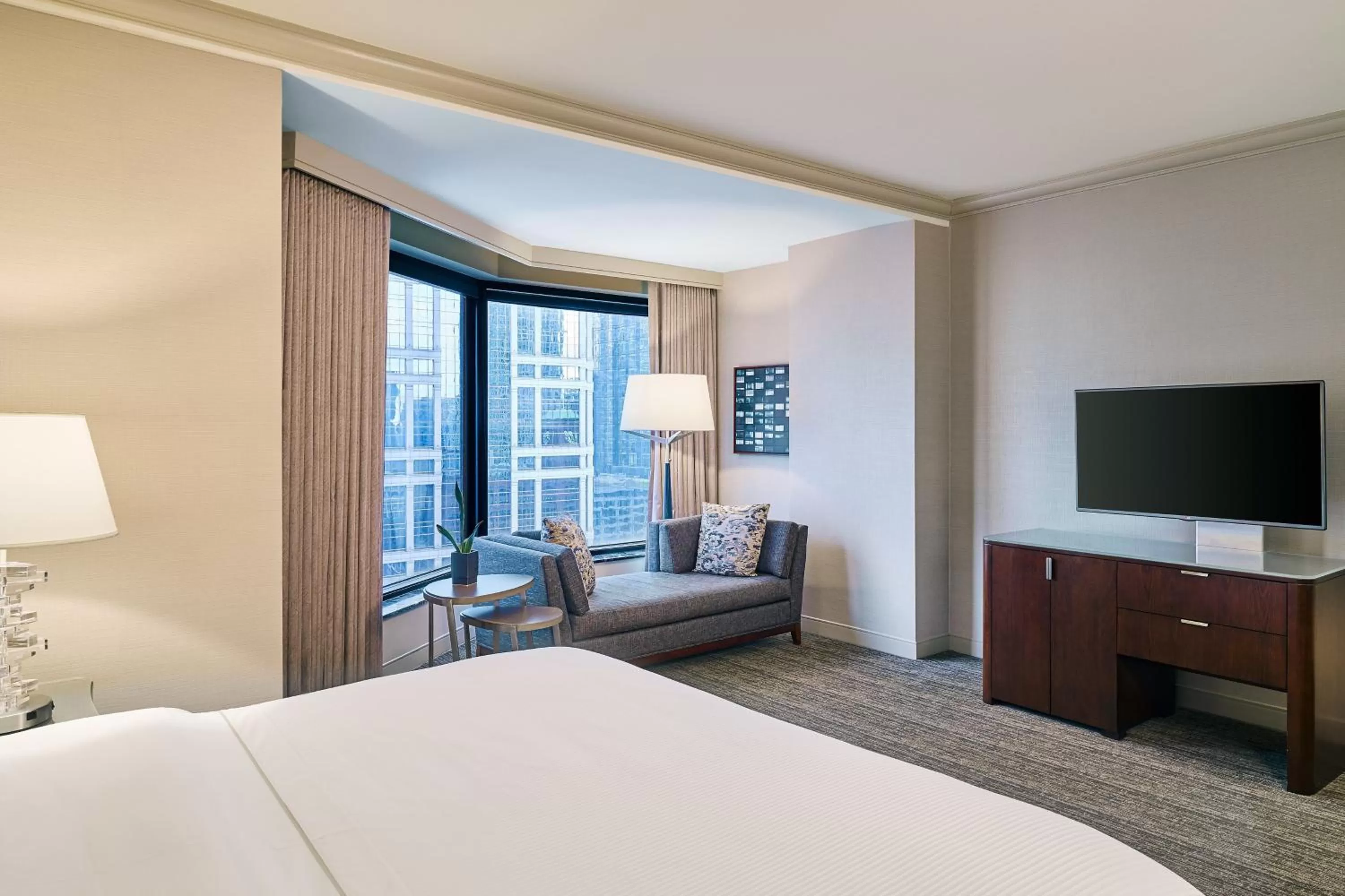 Photo of the whole room, Bed in The Westin Chicago River North