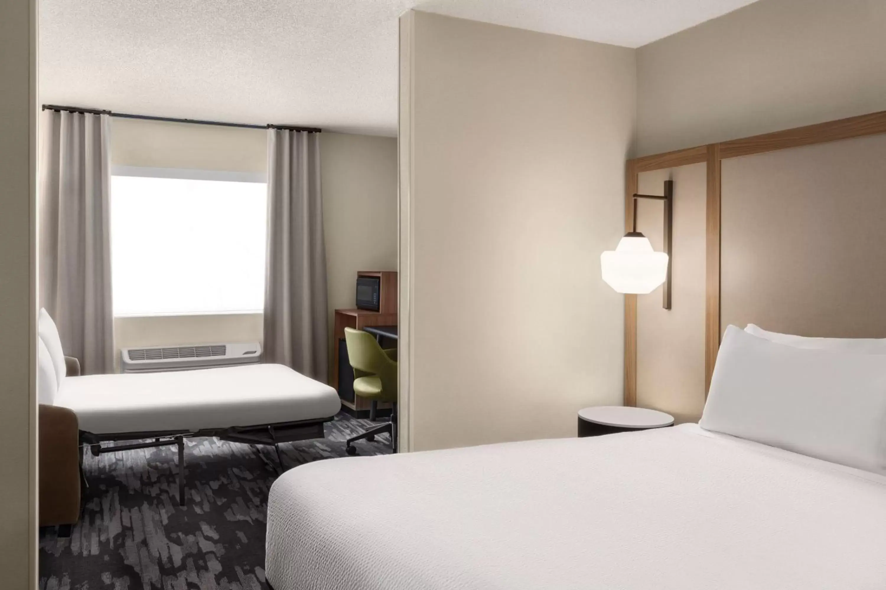 Photo of the whole room, Bed in Fairfield Inn & Suites Findlay