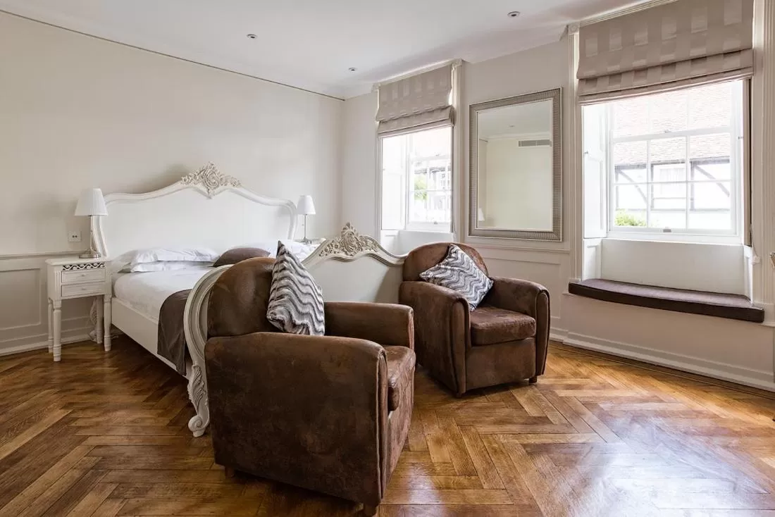 Bedroom, Bed in The Bell Inn Hotel