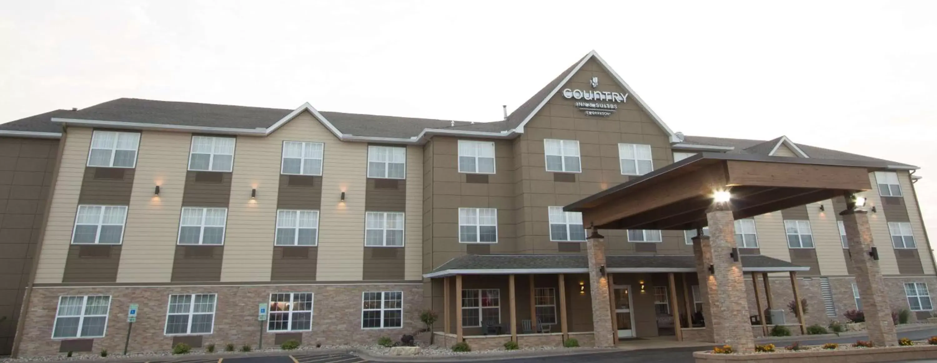 Property Building in Country Inn & Suites by Radisson, Moline Airport, IL