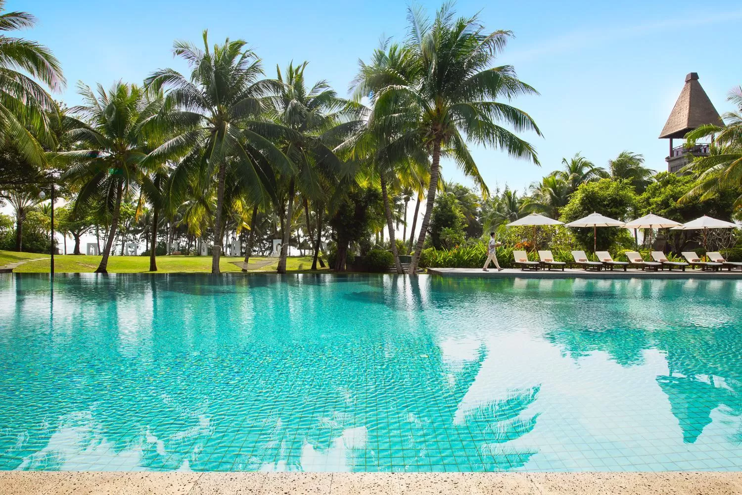 Swimming pool in Raffles Hainan Clear Water Bay