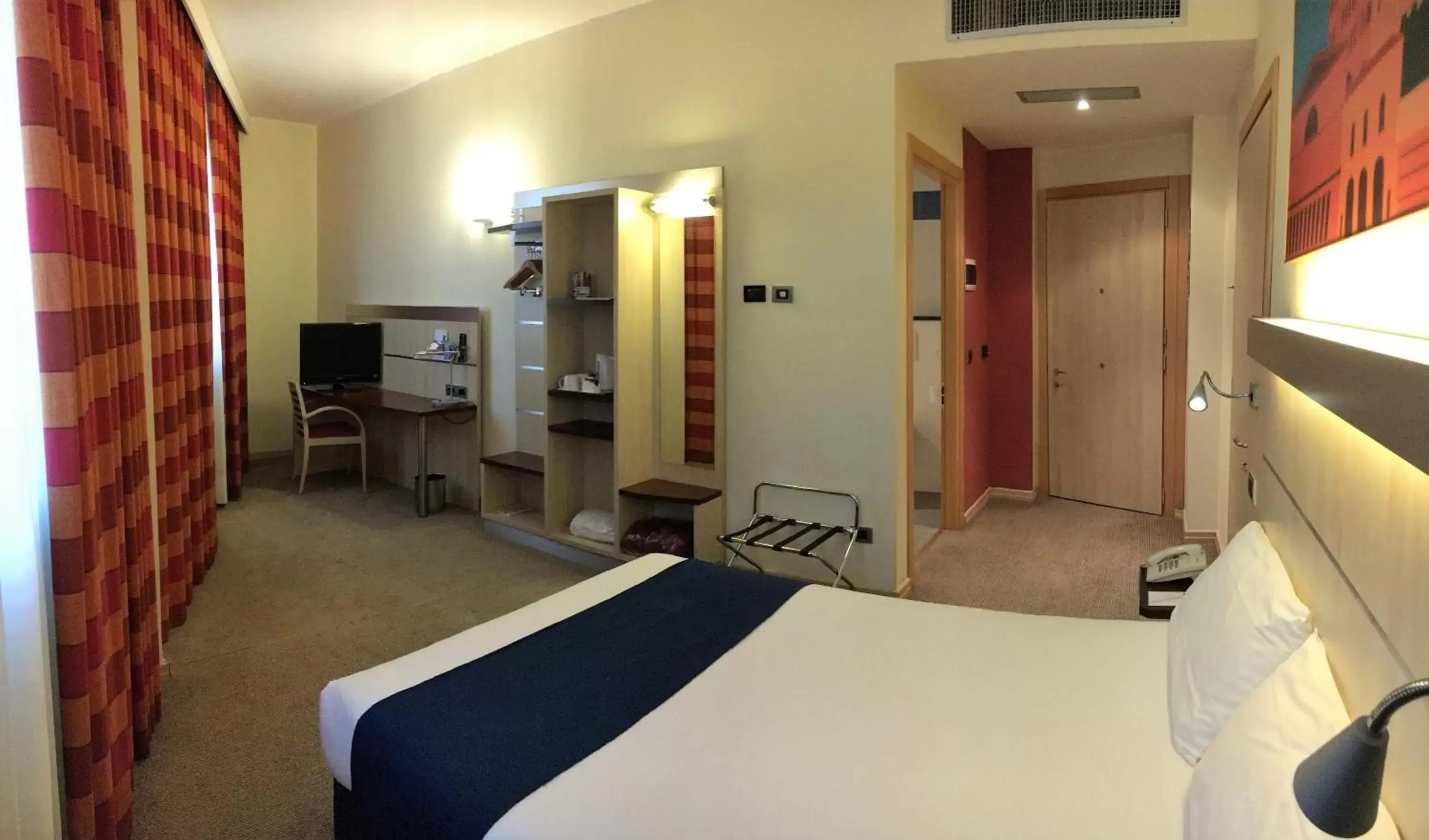 Photo of the whole room, Bed in Holiday Inn Express Parma, an IHG Hotel