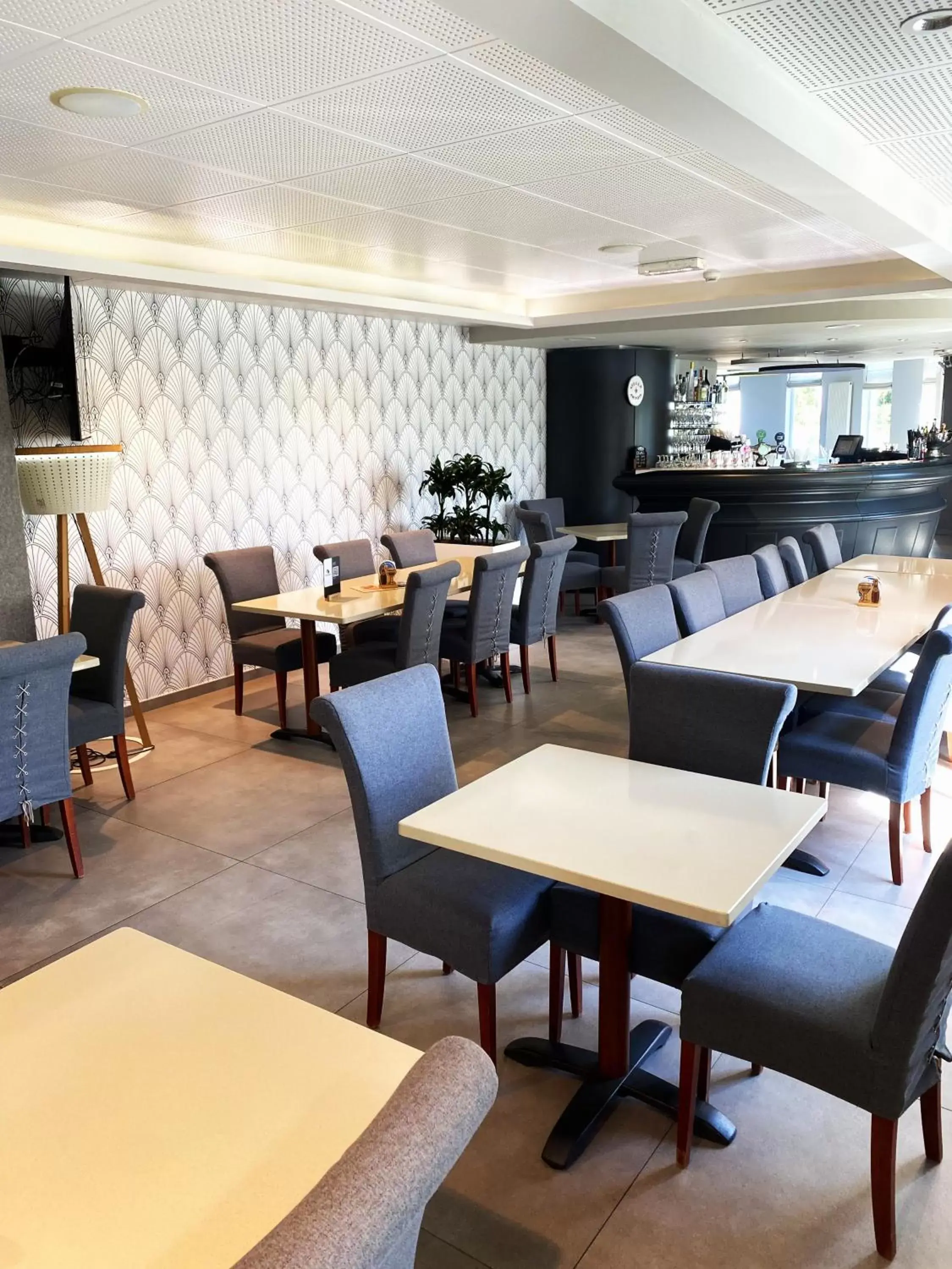 Restaurant/Places to Eat in Aero44 Hotel Charleroi Airport