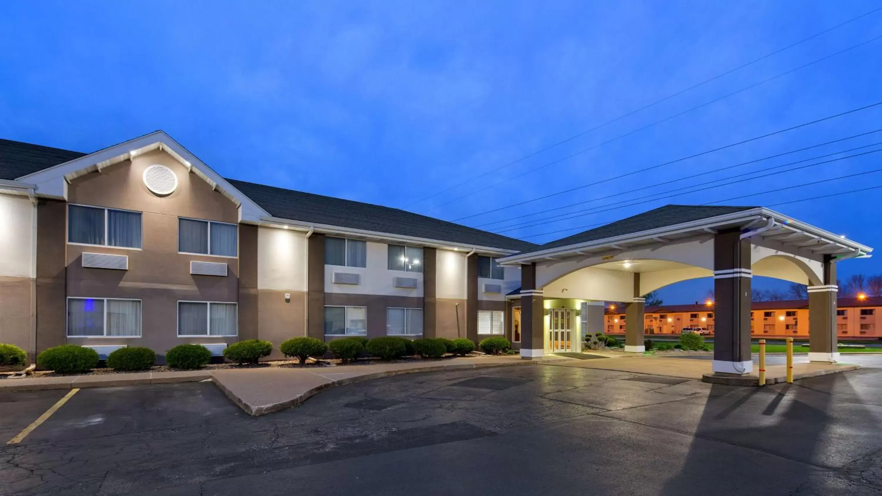 Property Building in Best Western Airport Inn