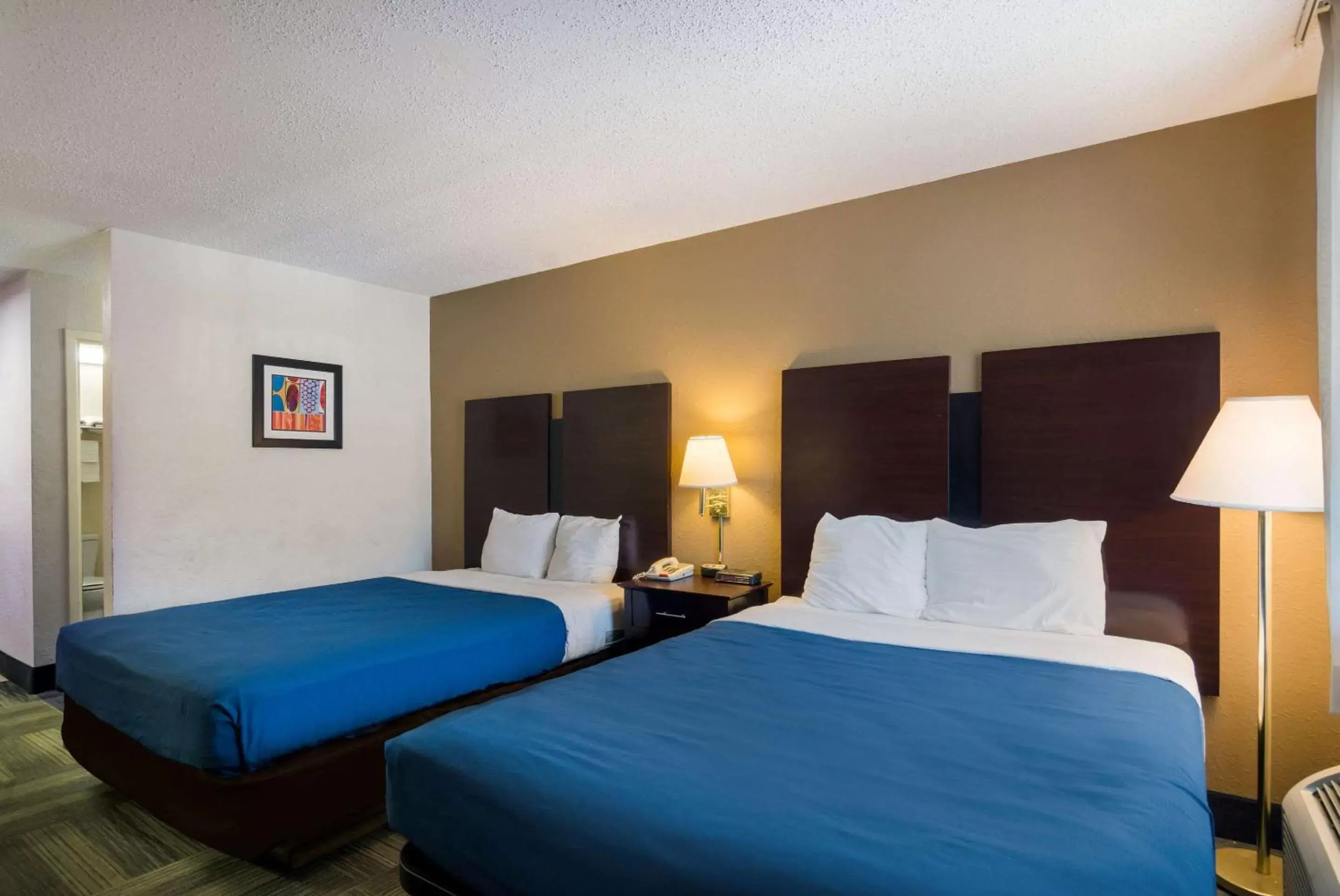 Bedroom, Bed in Rodeway Inn Fort Lee