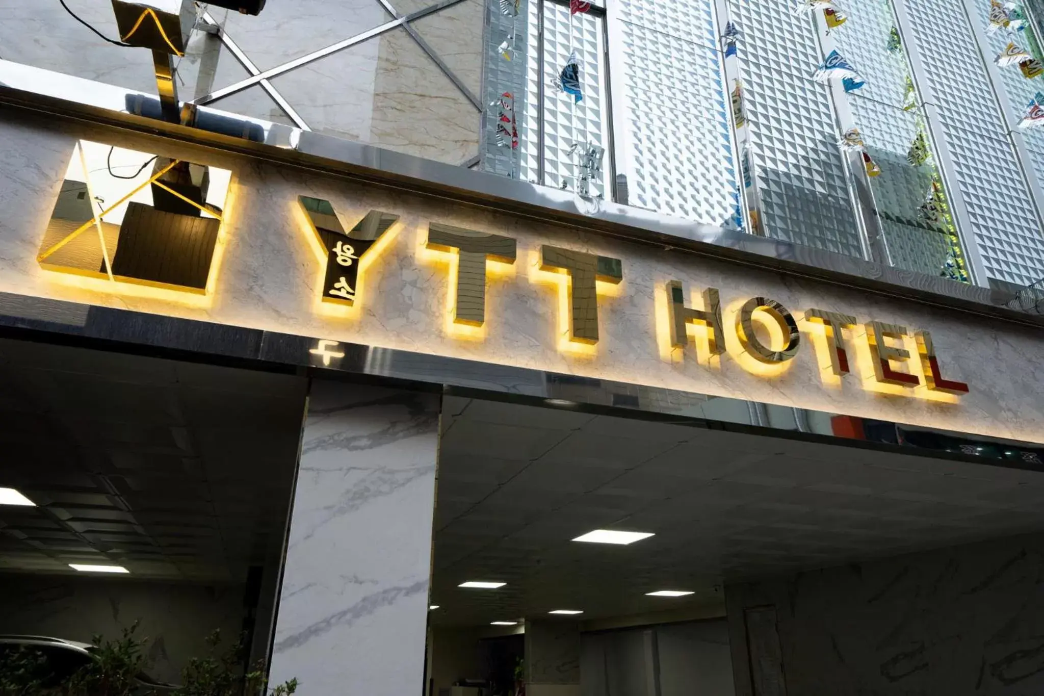 Property Building in Ytt Hotel