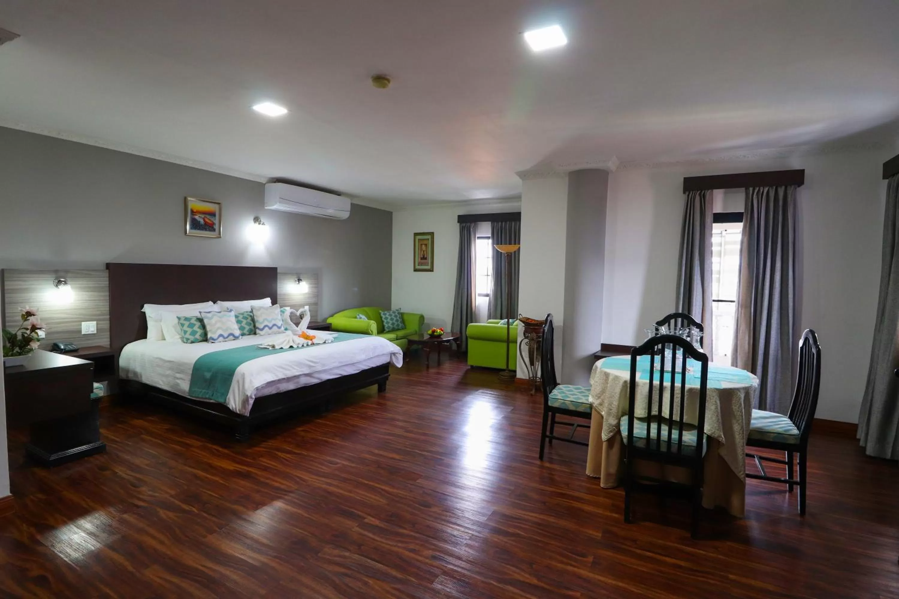 Staff in Hotel Puerta del Sol