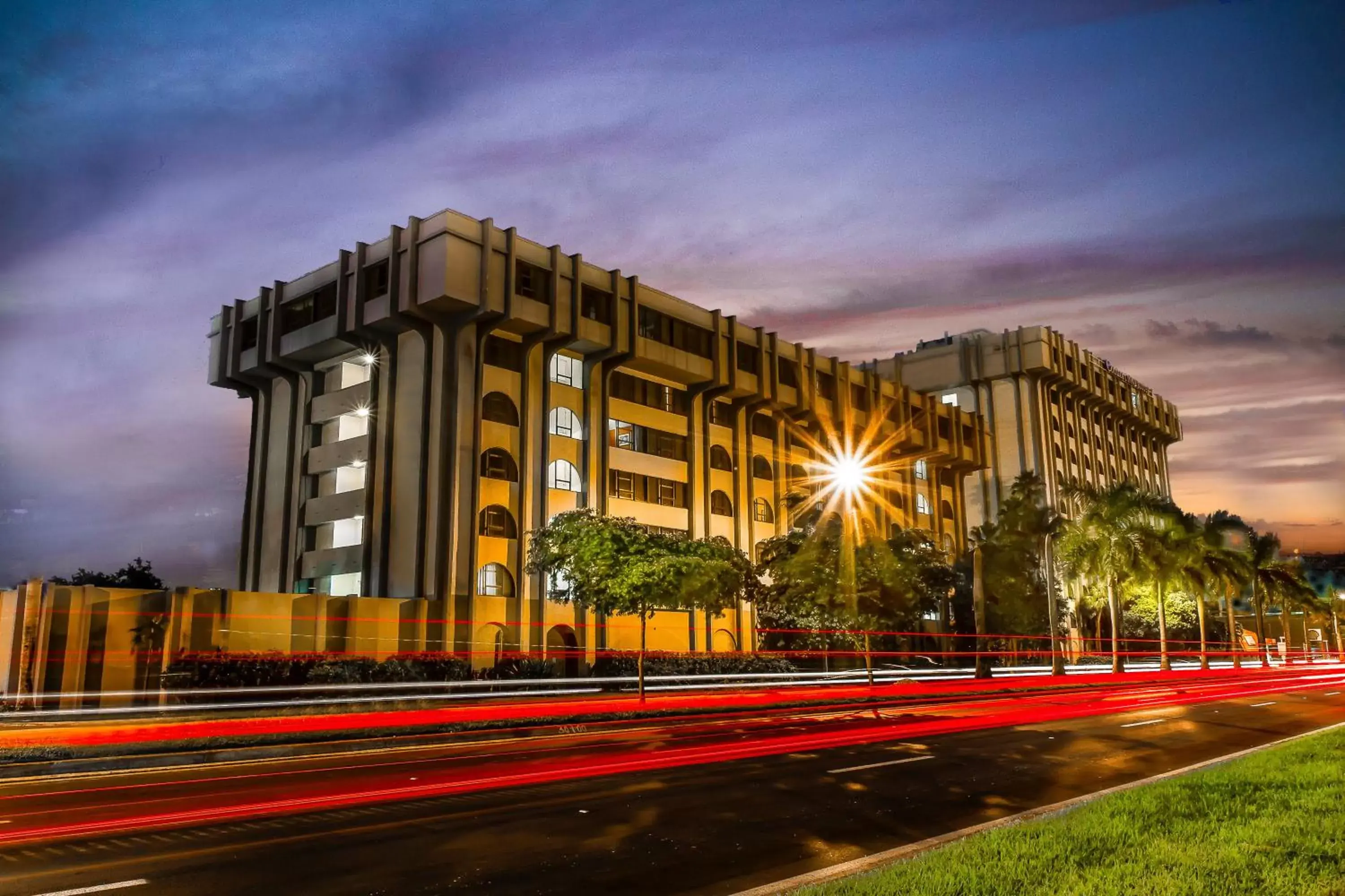 Property building in Clarion Inn & Suites Miami International Airport Property building in Clarion Inn & Suites Miami International Airport