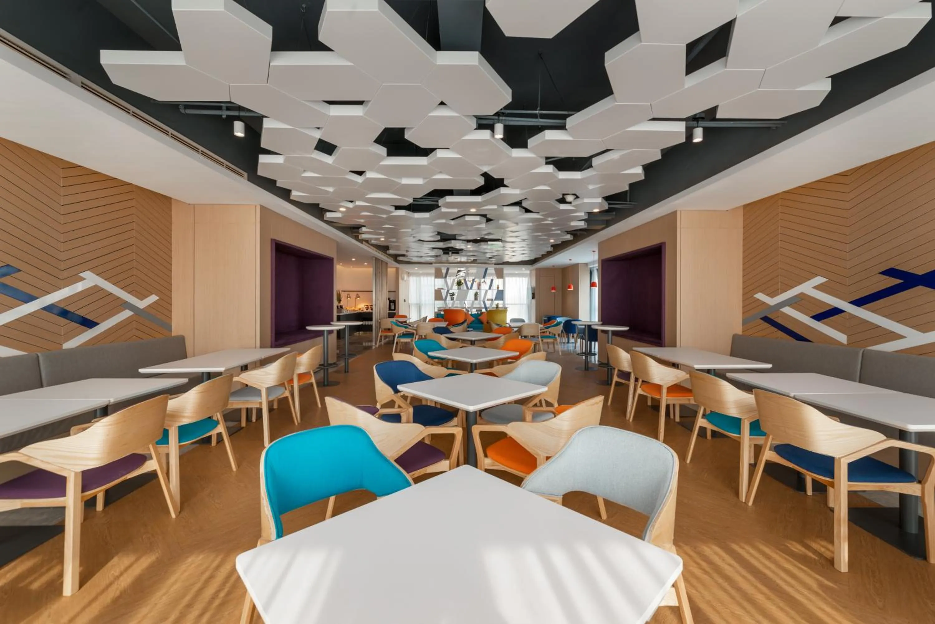 Restaurant/places to eat in Holiday Inn Express Linyi North New District by IHG