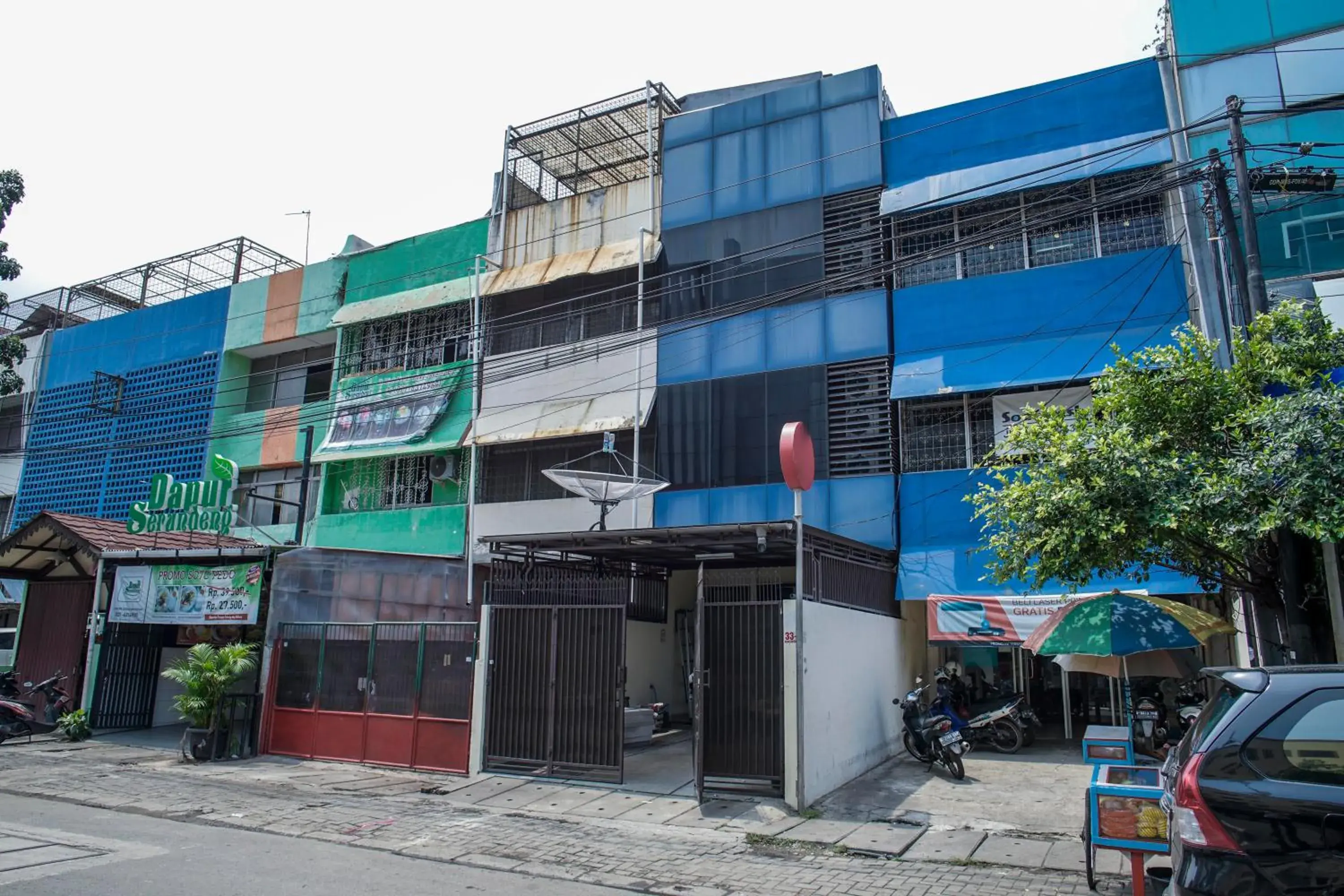 Property Building in RedDoorz @ Jalan Biak Roxy Jakarta