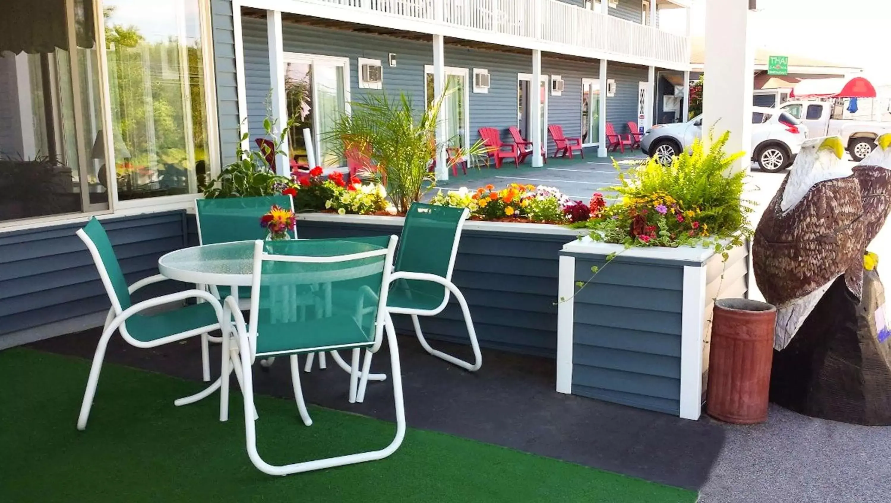 Property building in Colonial Inn Ellsworth Property building in Colonial Inn Ellsworth