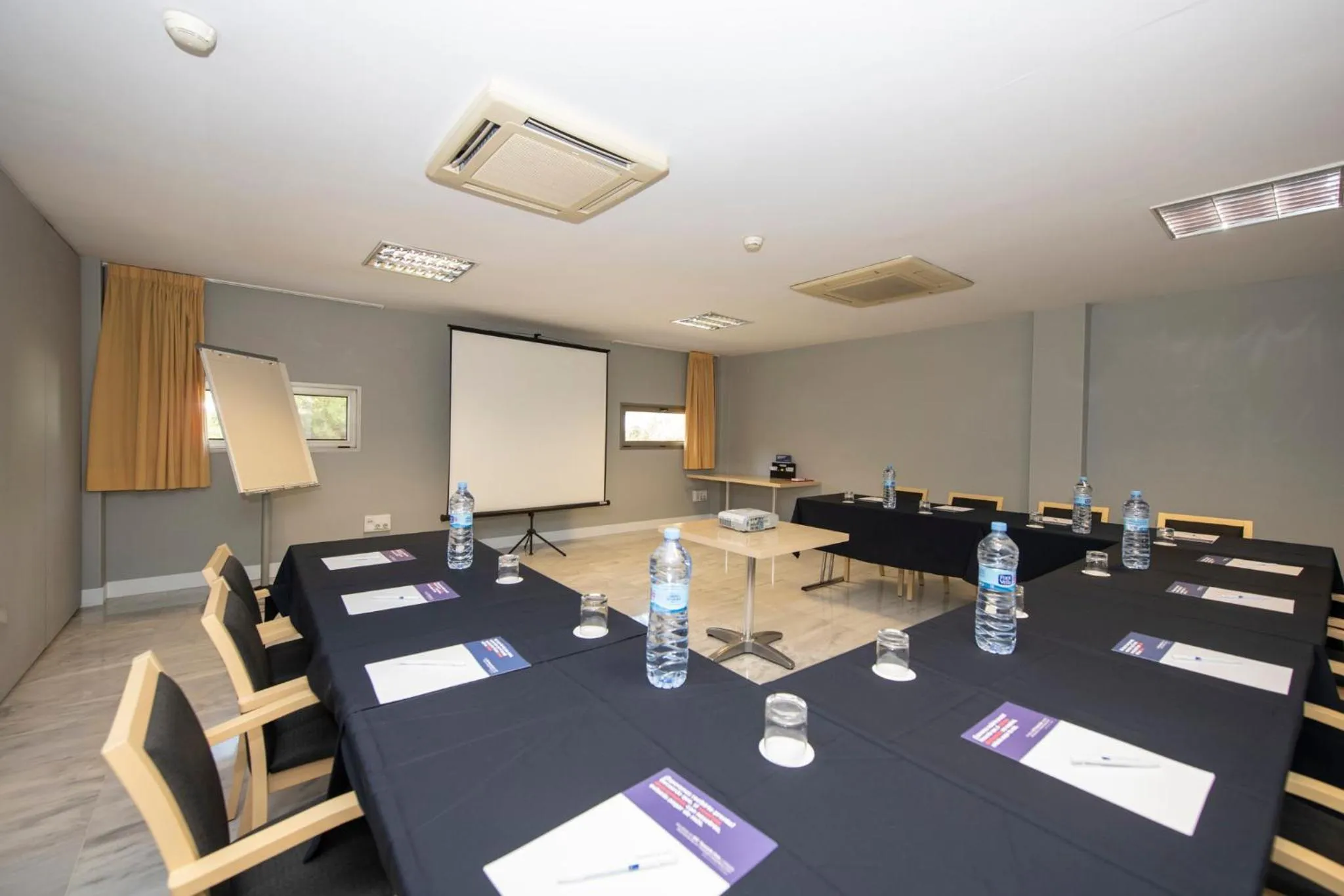 Meeting/conference room in Holiday Inn Express Barcelona - Montmeló by IHG