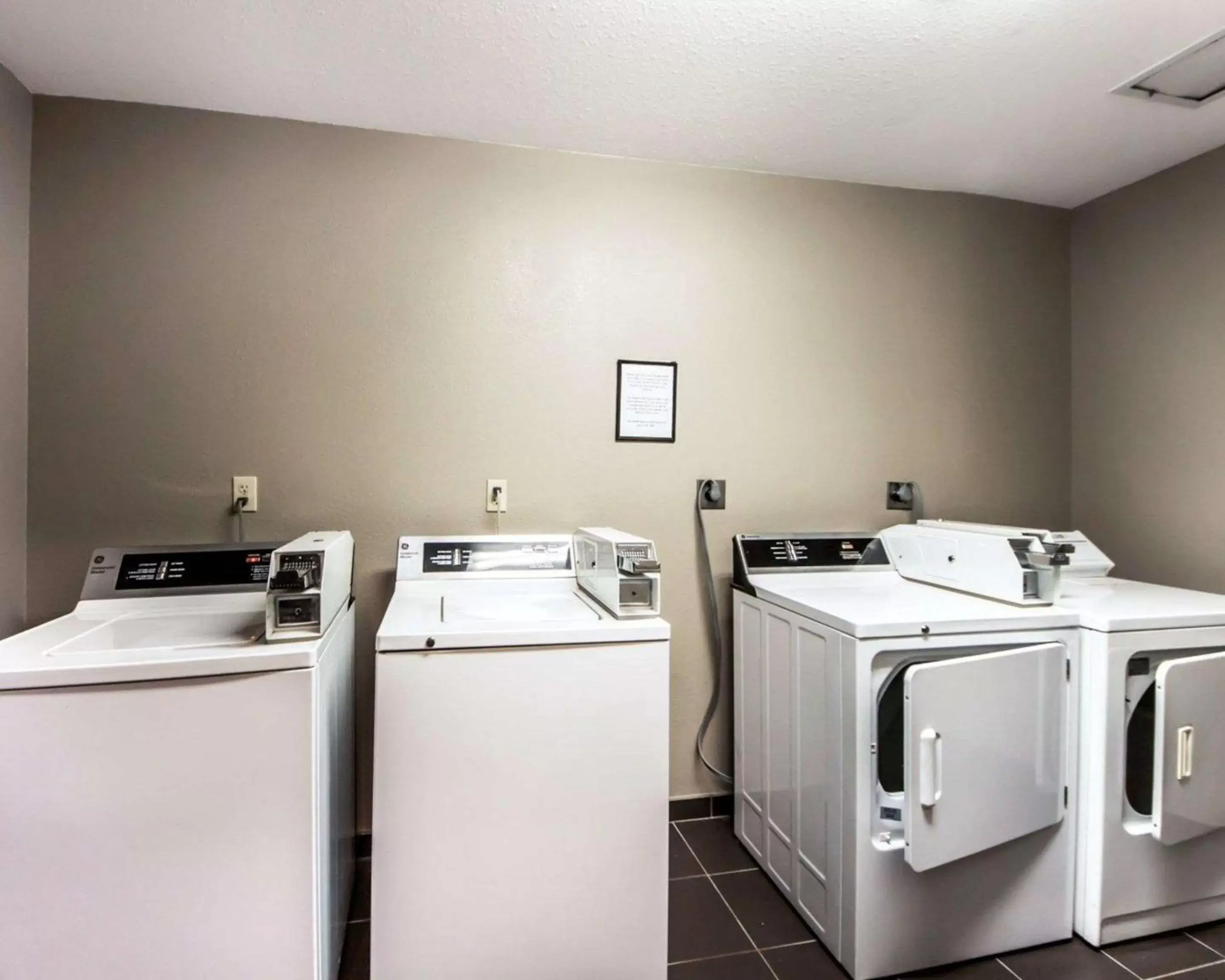 On site, Kitchen/Kitchenette in Sleep Inn & Suites Guthrie - Edmond North