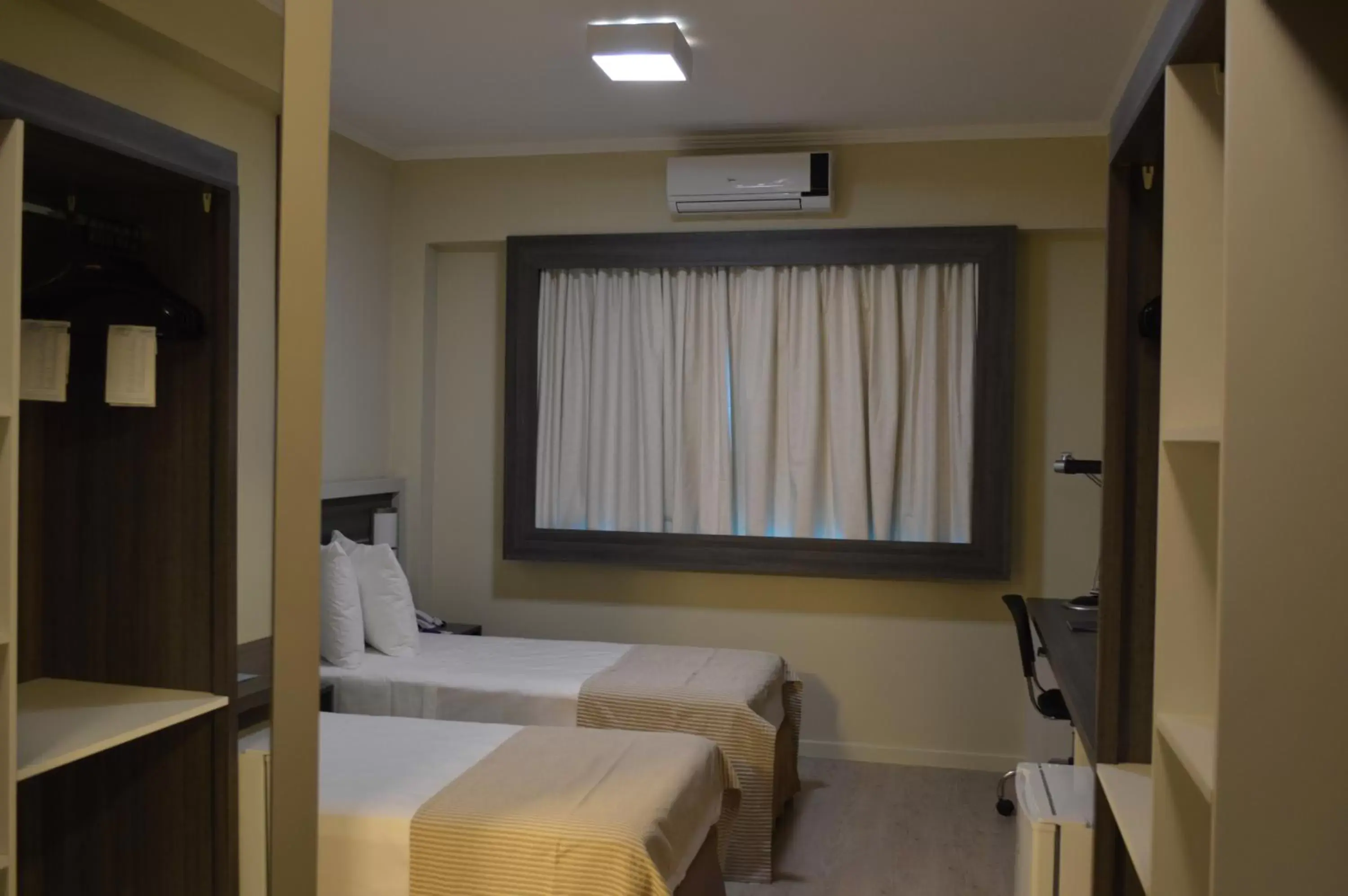 Photo of the whole room, Bed in Master Express Dom Pedro II - próximo ao Consulado Americano e Aeroporto Photo of the whole room, Bed in Master Express Dom Pedro II - próximo ao Consulado Americano e Aeroporto